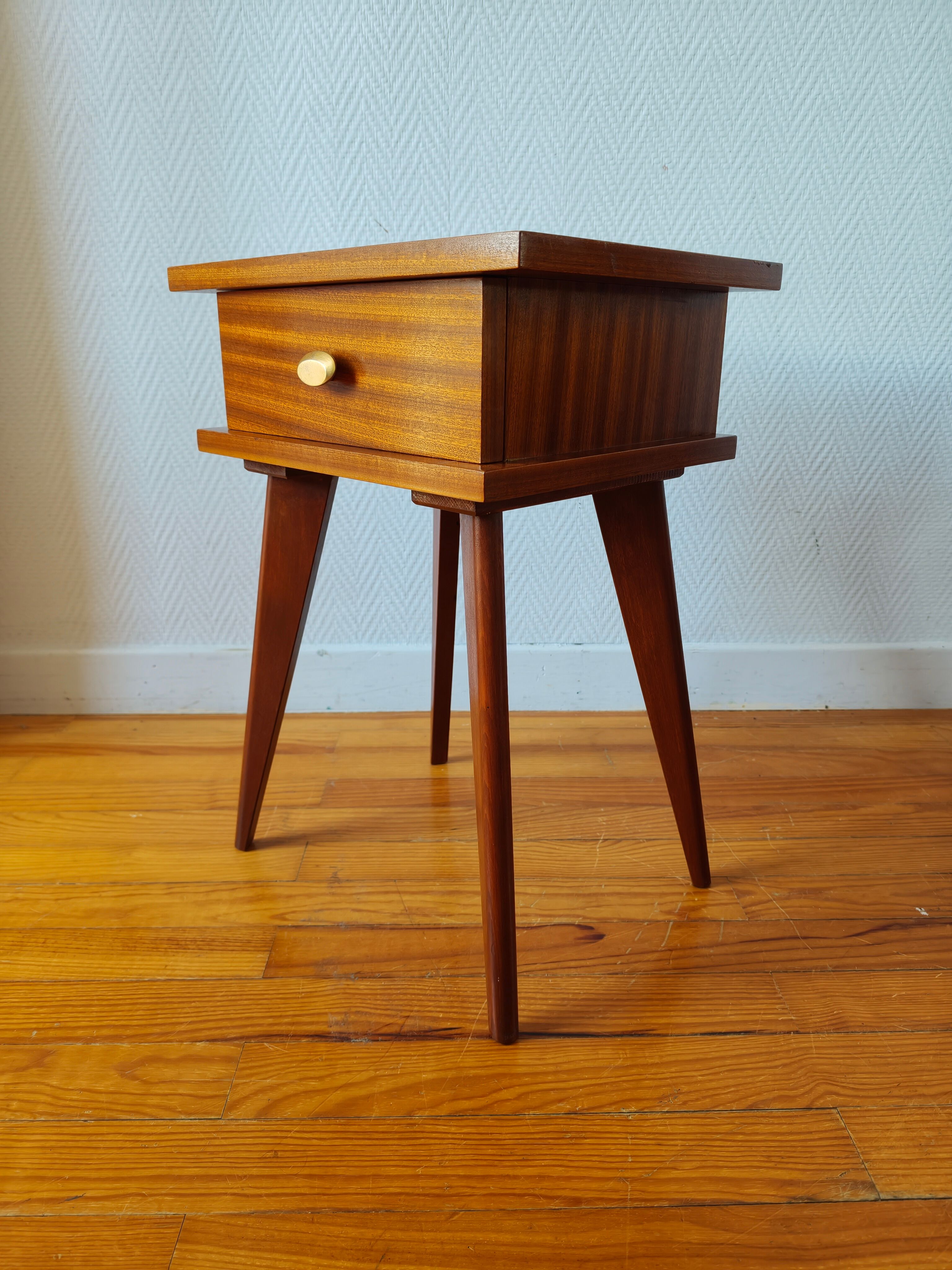 Paire de tables de chevet vintage Mid-century pieds compas
