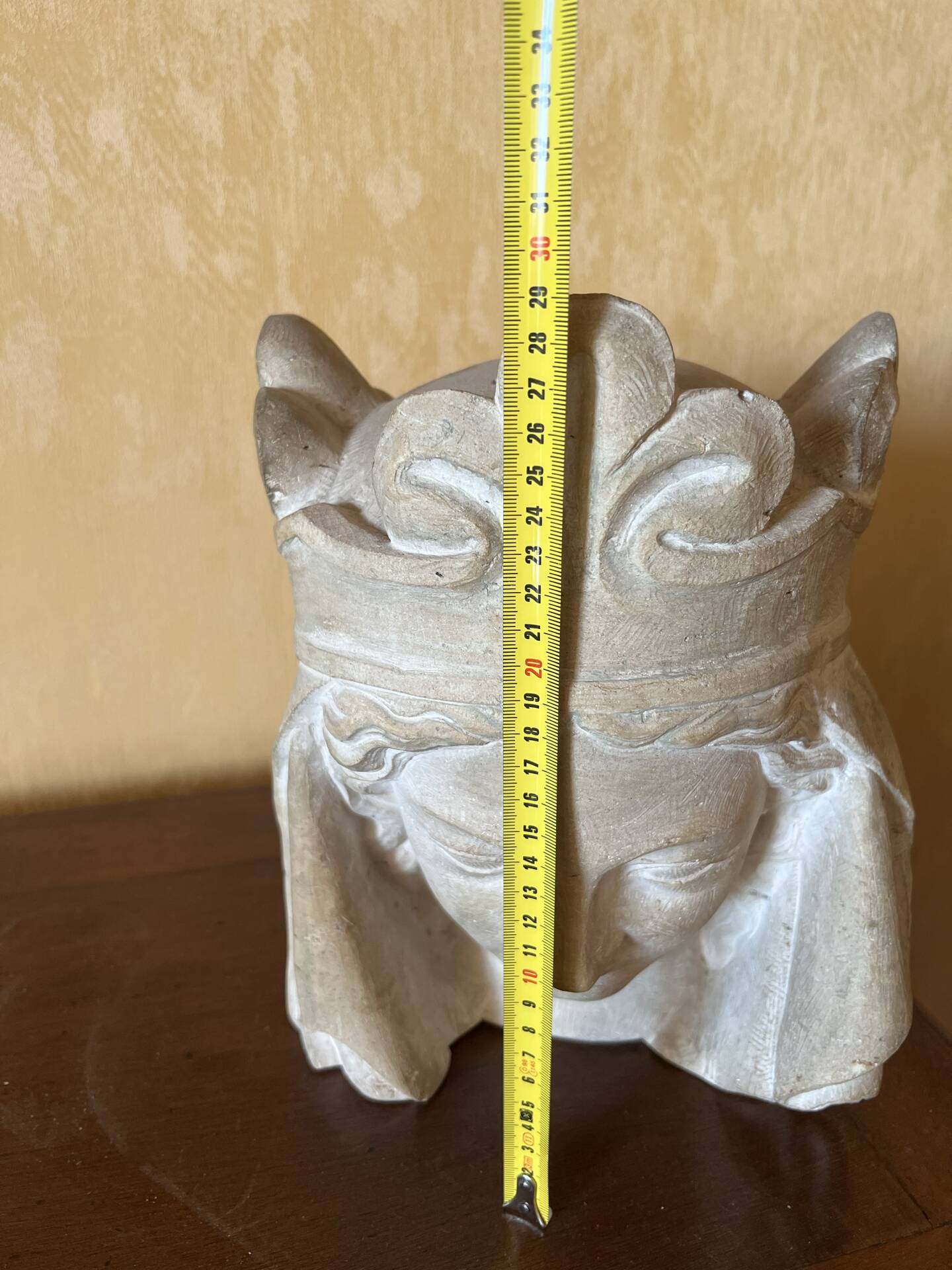Sculpture ancienne en pierre visage de Bethsabee