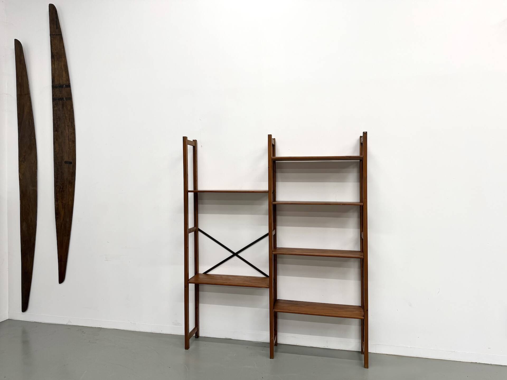 XXL Modernist Library in Solid Pine – 1950s Design – L164 cm