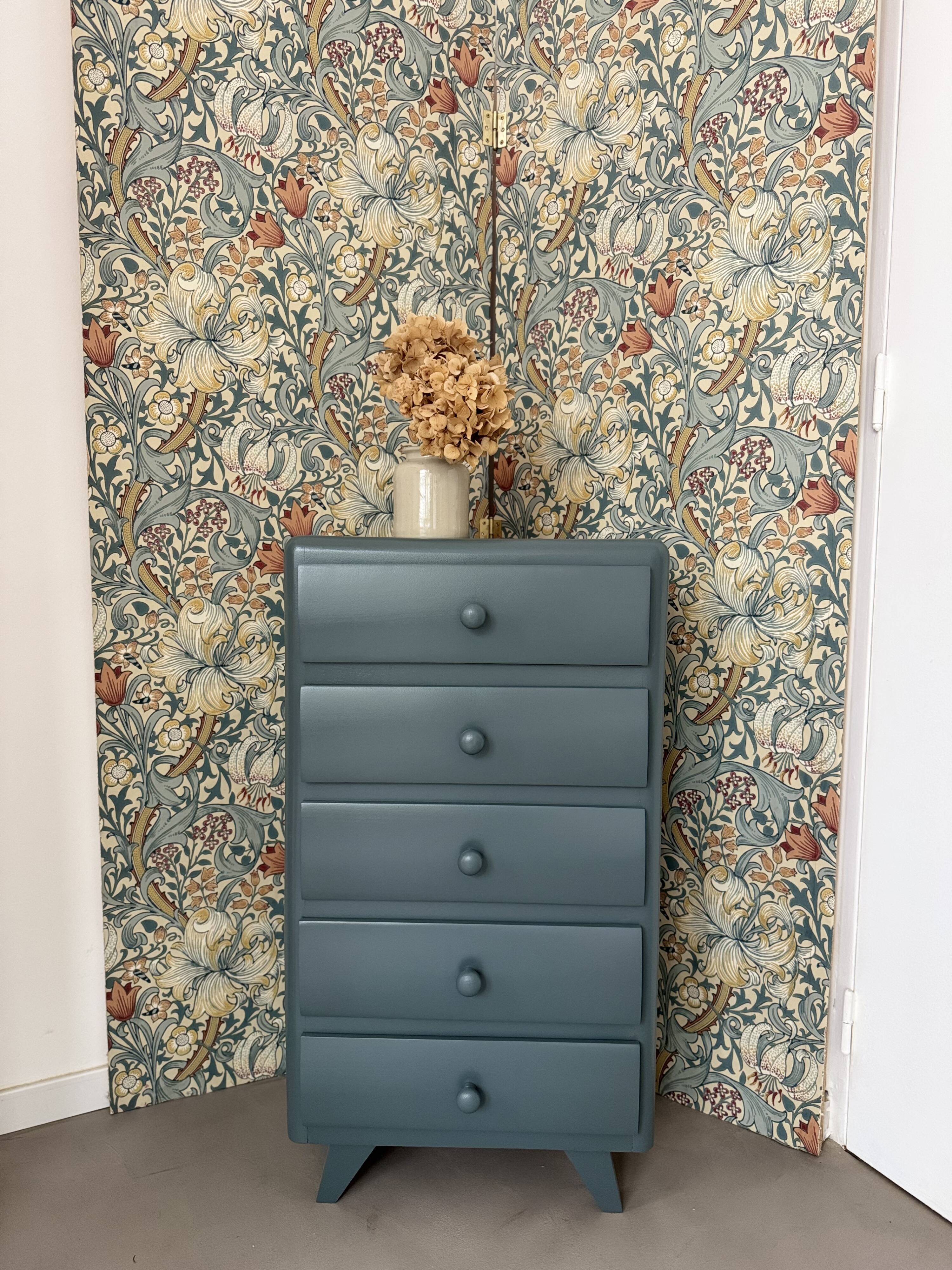 Chiffonier downpipe