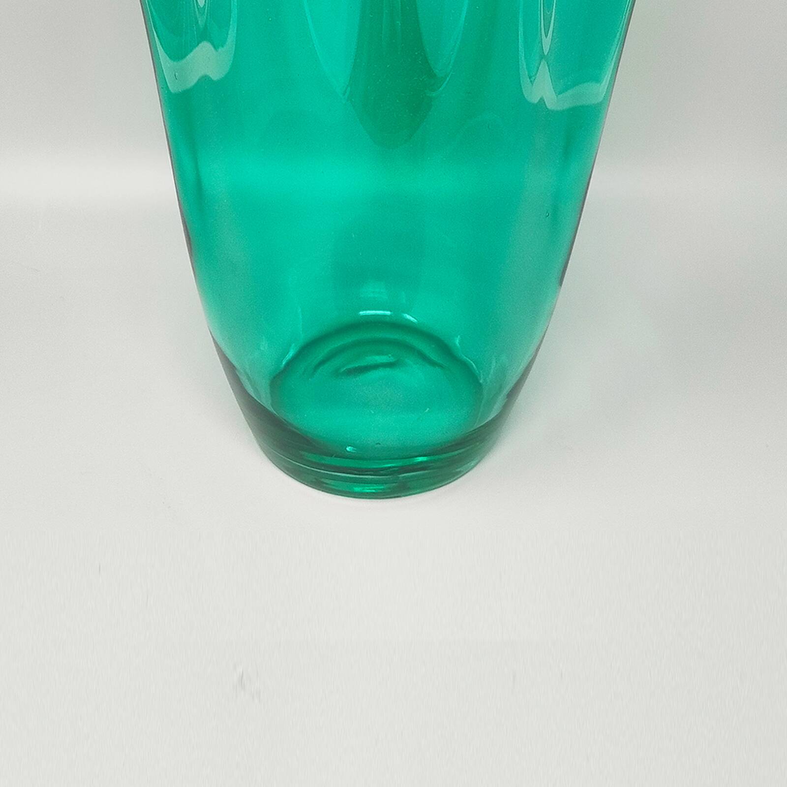 1970s Astonishing green "Fazzoletto" vase by Michielotto in Murano glass. Made in Italy