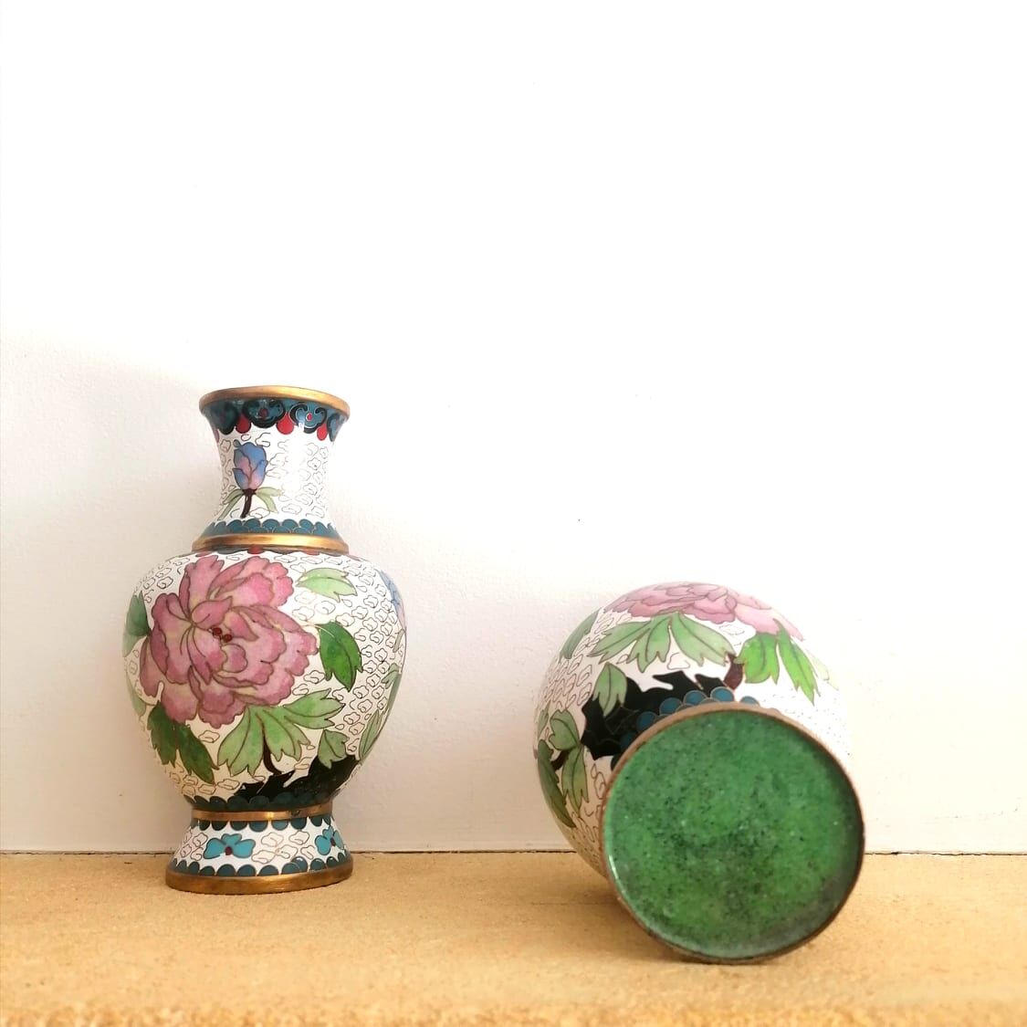 Paire de vases cloisonnés , Chine vers 1900