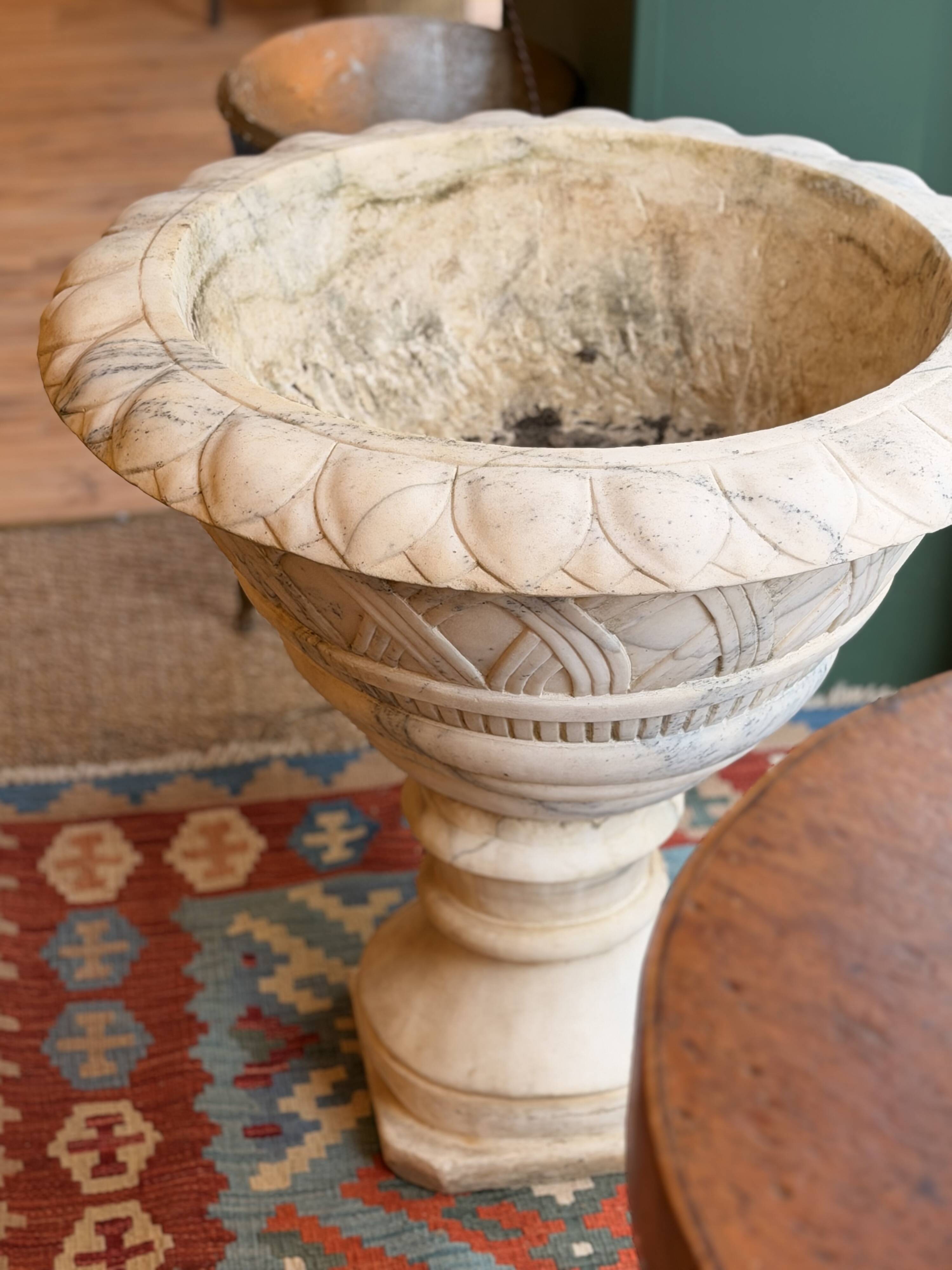 Large garden basin in marble, 19th century