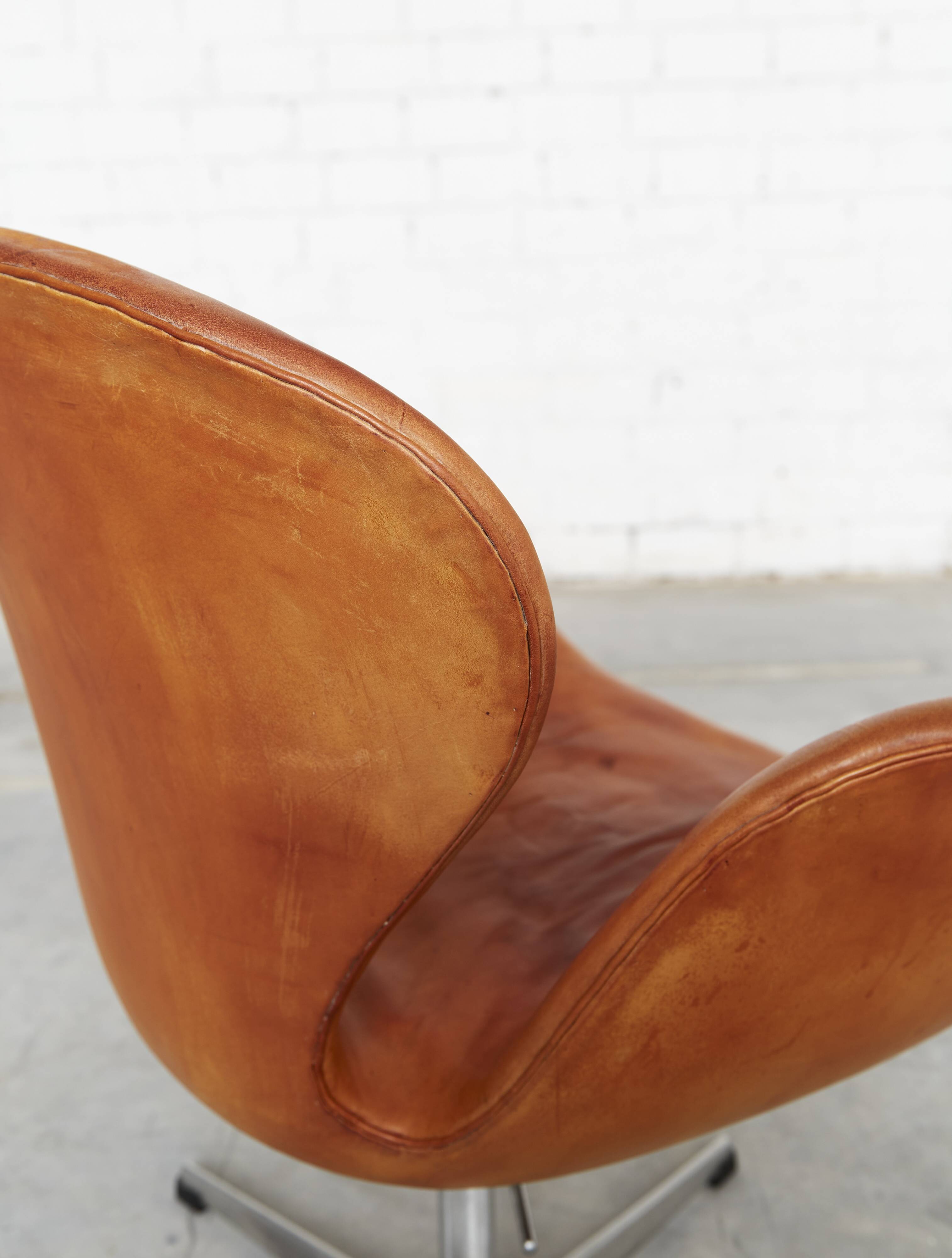 Swan Chair by Arne Jacobsen for Fritz Hansen