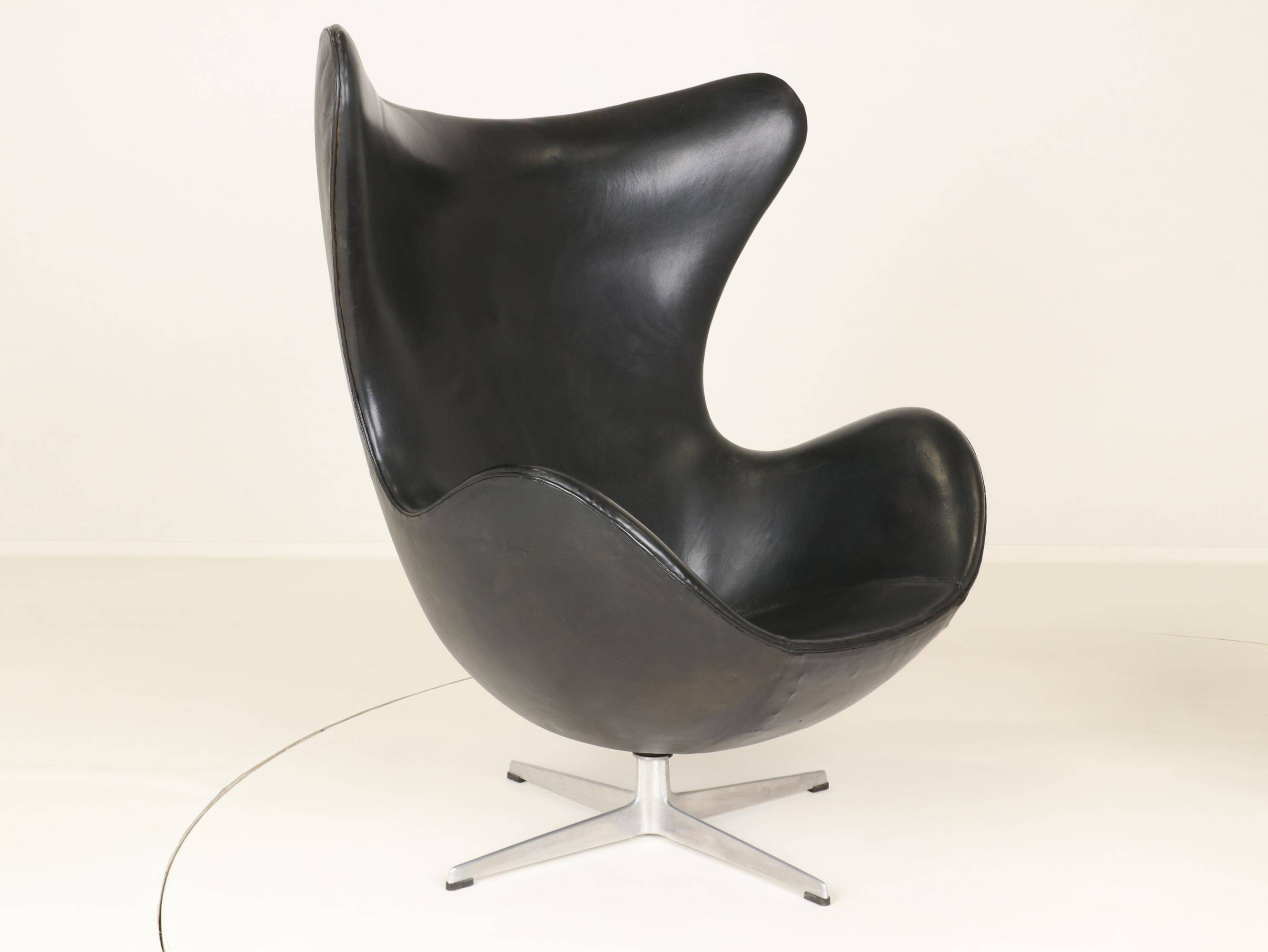 Early Egg Chair and Ottoman by Arne Jacobsen, Denmark, 1960s