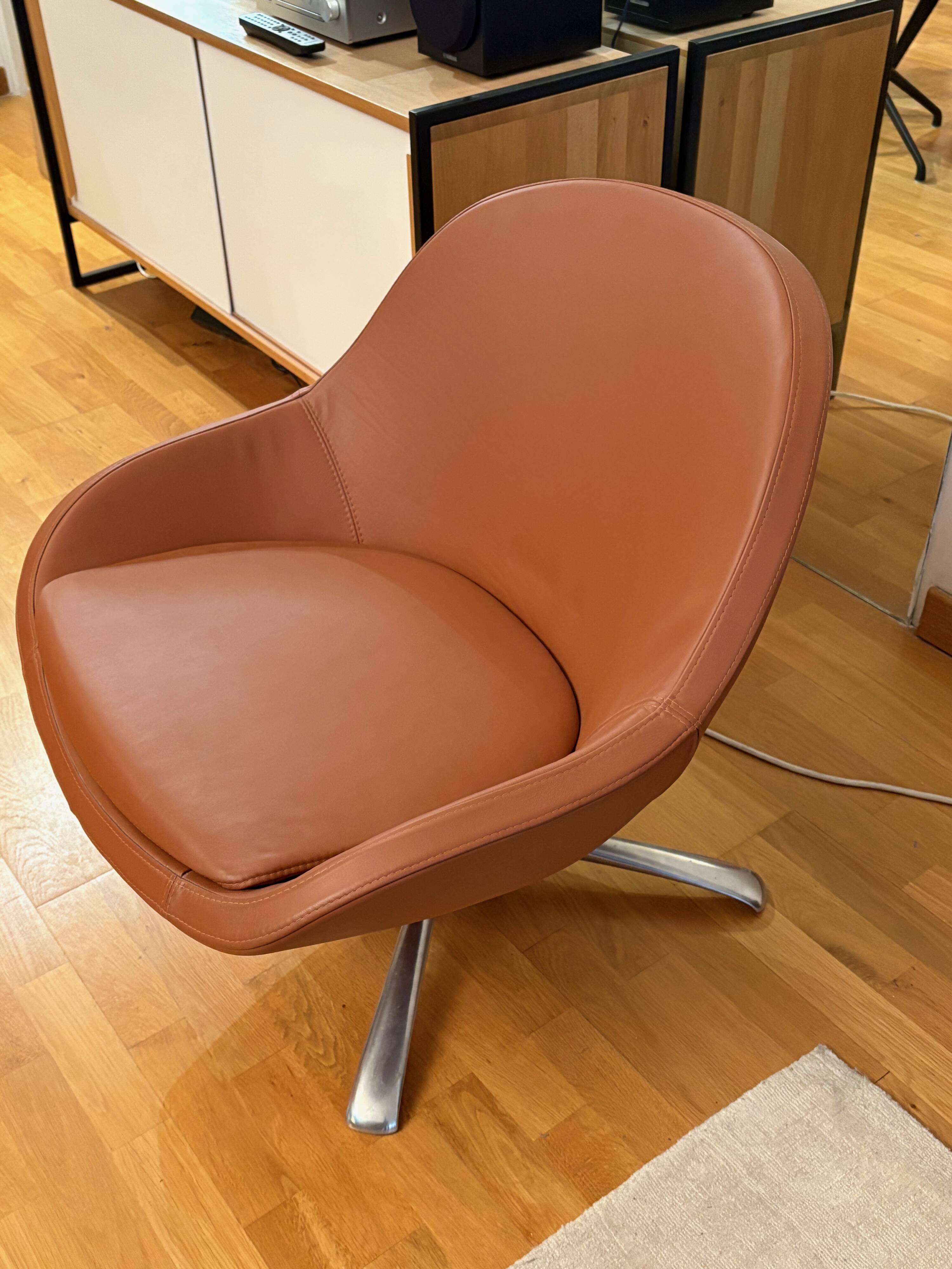 Caramel leather Veneto armchair with swivel function (2 available)