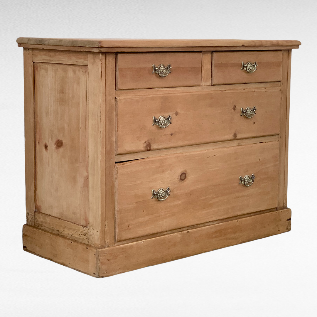 English style chest of drawers 1920 pine and pitchpin