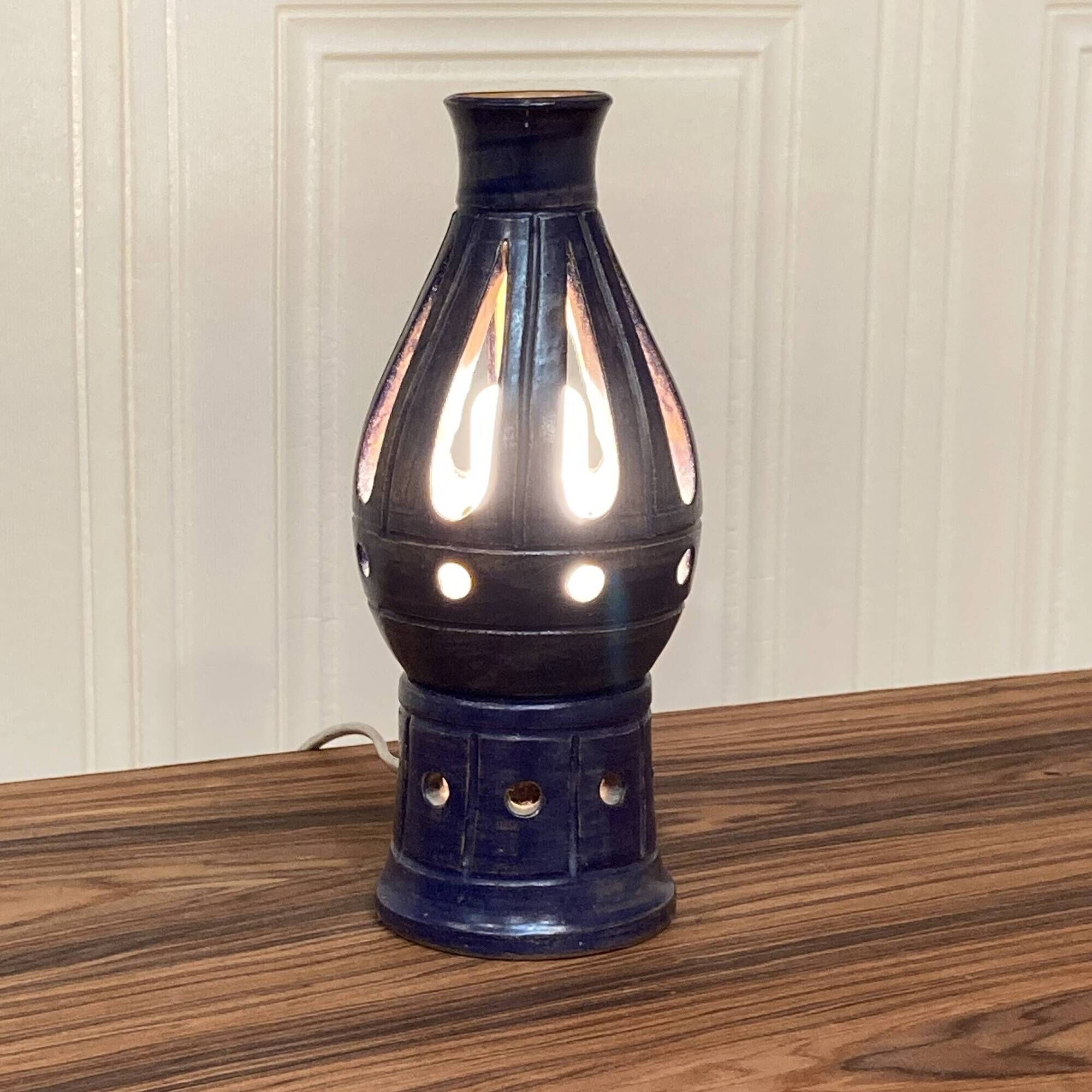 "enamelled terracotta lamp 'scandinavian design 1950'."