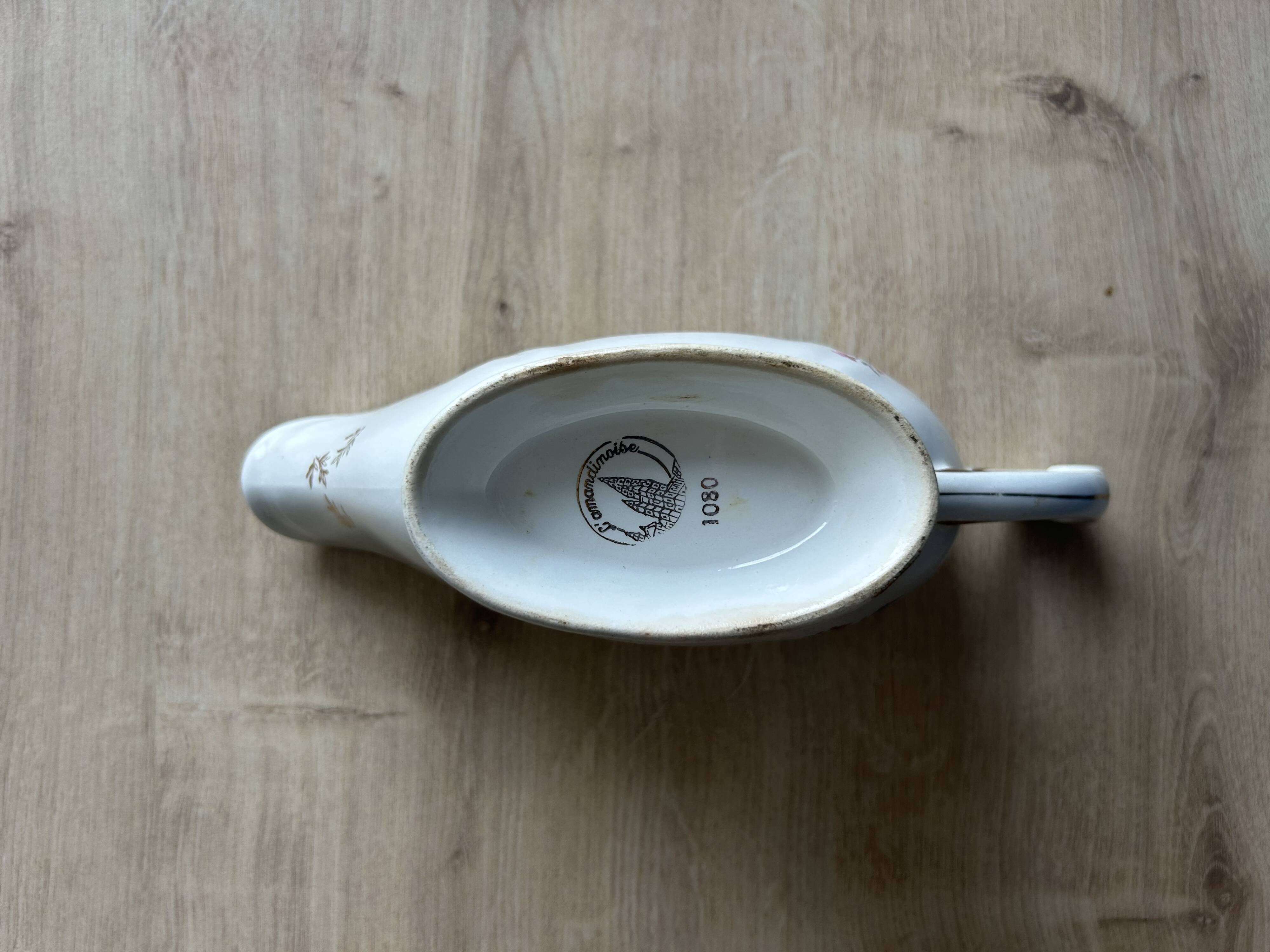 Vintage sauce boat L'Amandinoise 1080 with roses and gilding.