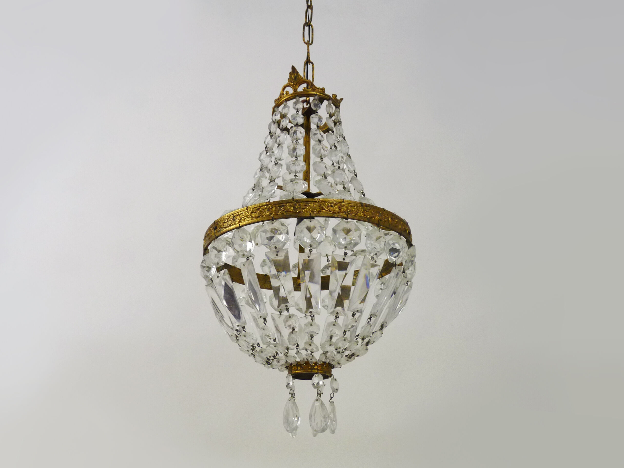 Former Italian hot air balloon chandelier, glass grapevines. Chandelier grapevines. Year 60