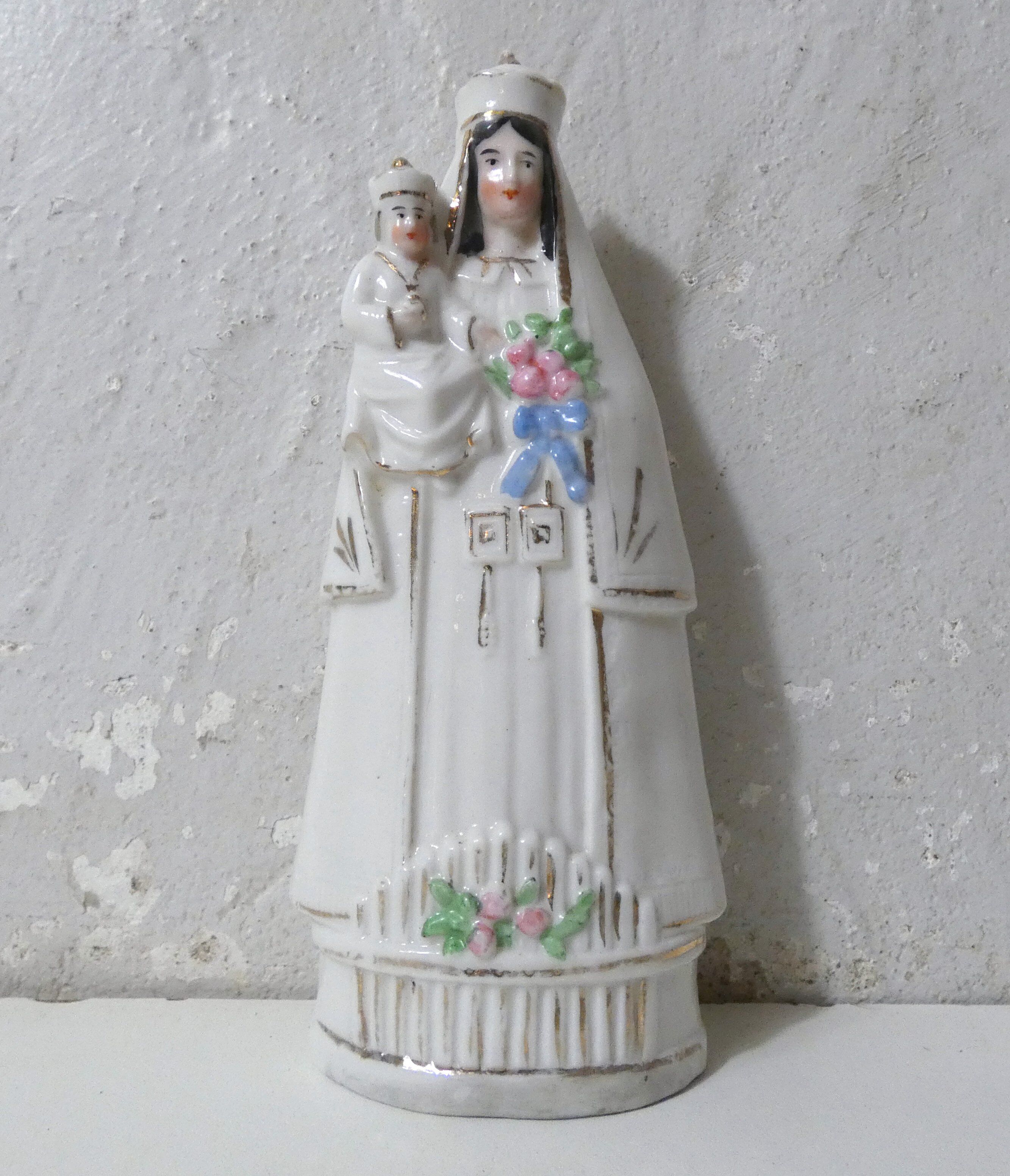 Old porcelain statue of the Virgin Mary, Notre Dame, 16.5 cm.