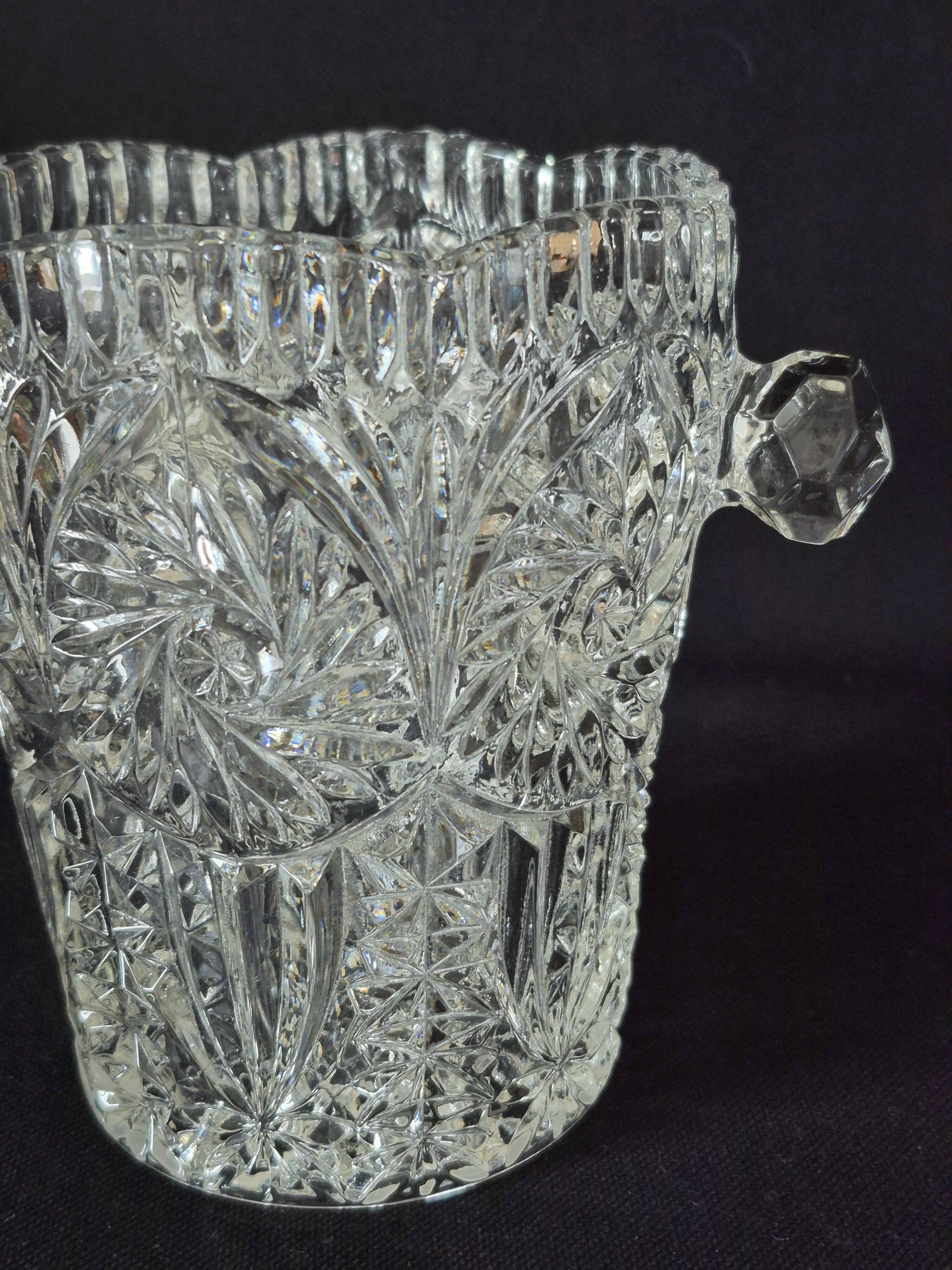 Seau à glace en verre moulé et taillé, A322