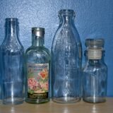 Ensemble d'anciennes bouteilles en verre