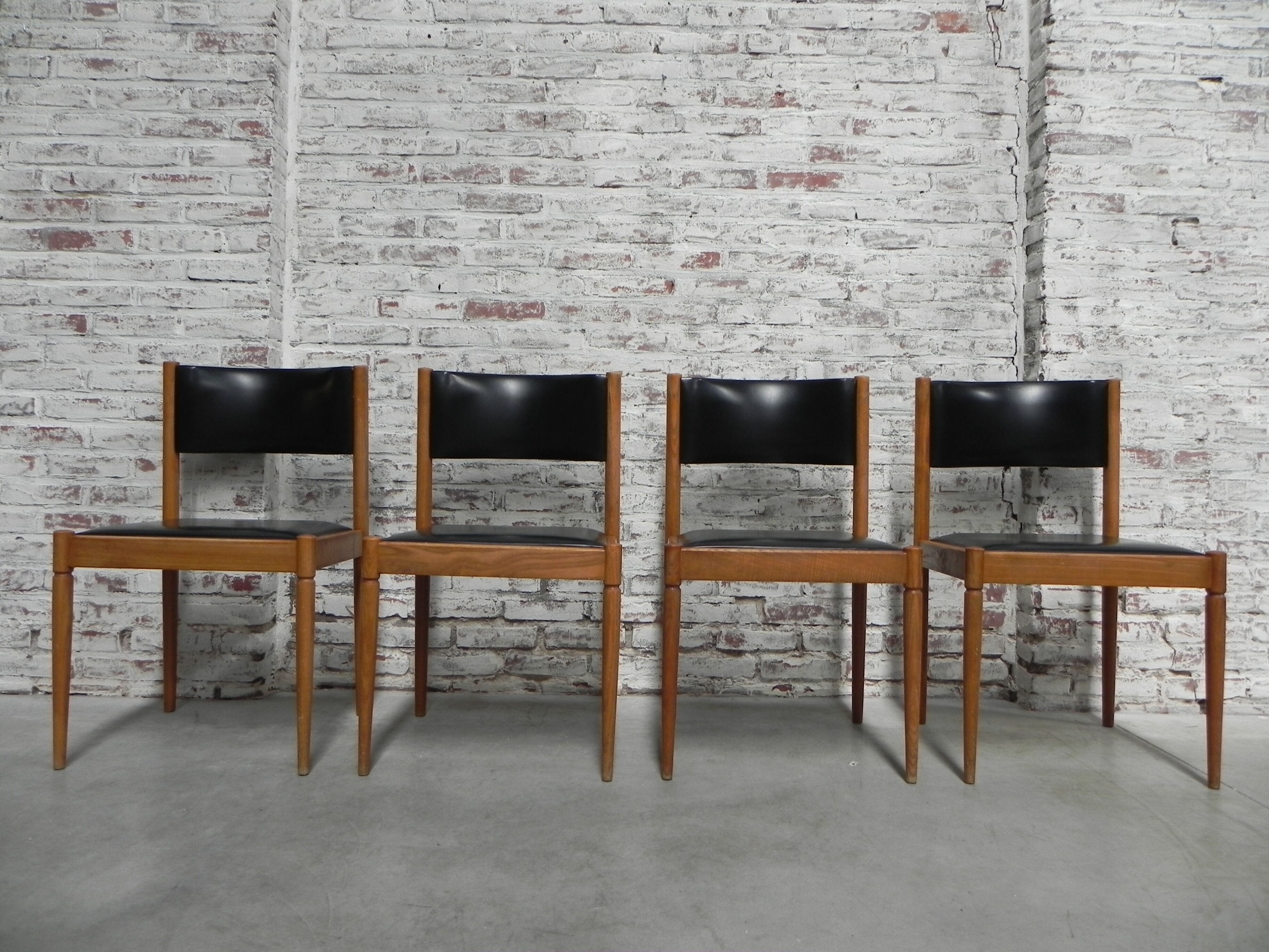 4 vintage chairs upholstered with skai