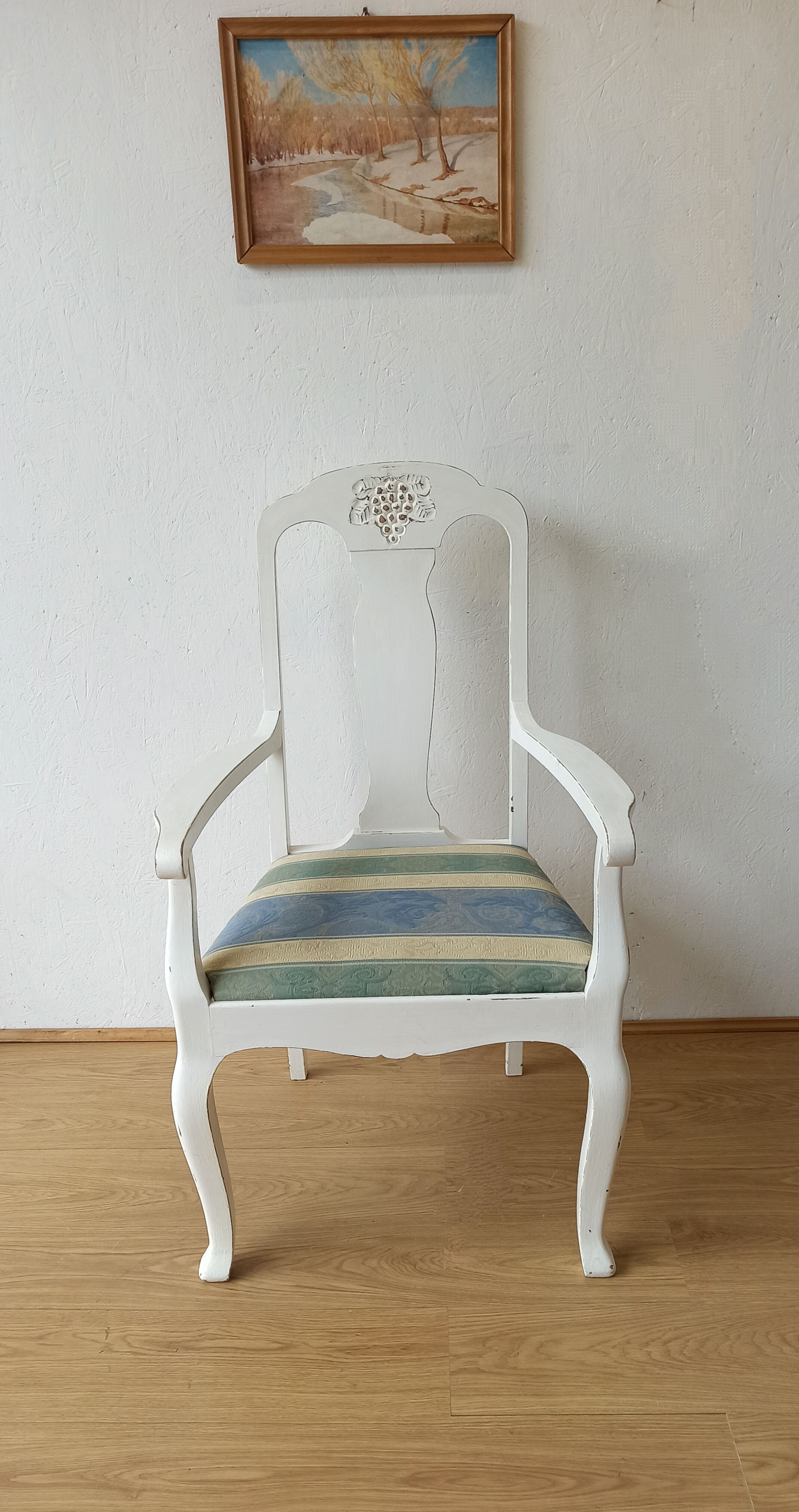 White throne / chair sweden