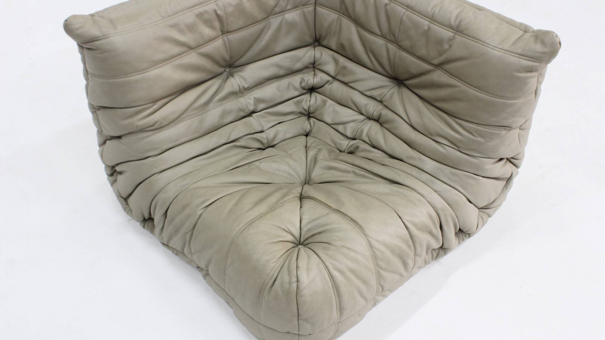 Fauteuil d'angle vintage Togo en cuir par Michel Ducaroy pour Ligne Roset