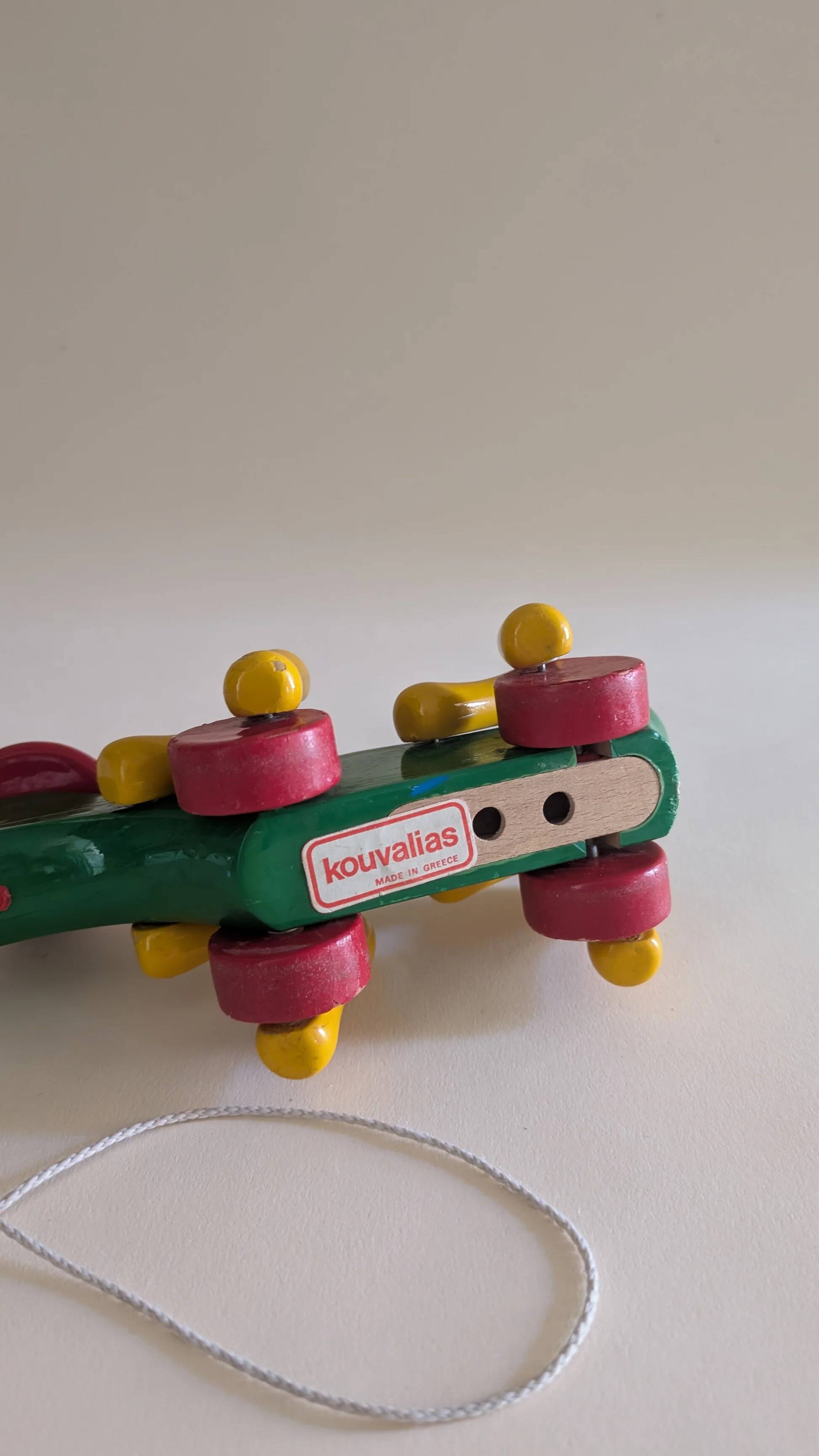 Grilllon, Kouvalias wooden pull toy