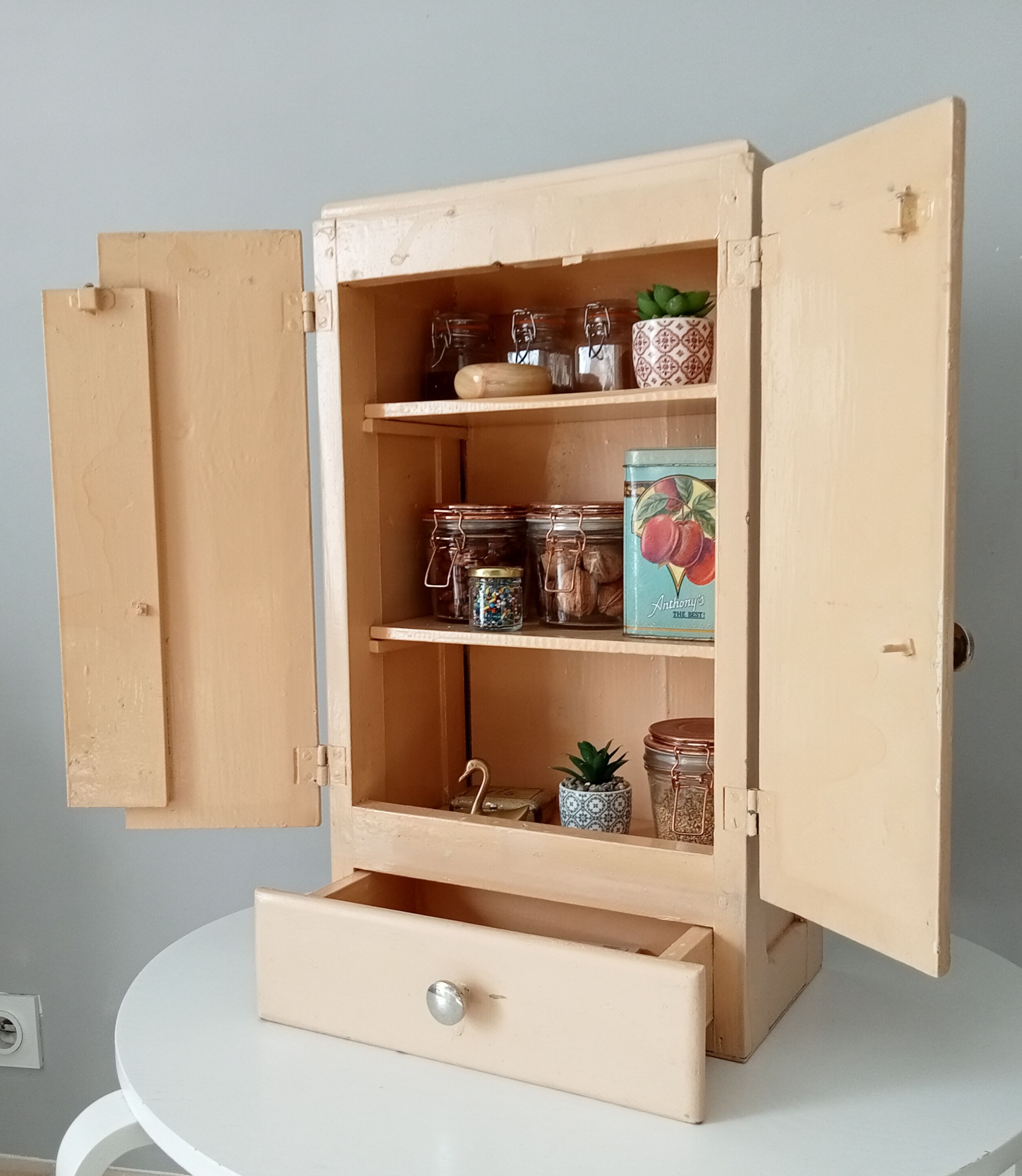 Medicine cabinet 50s