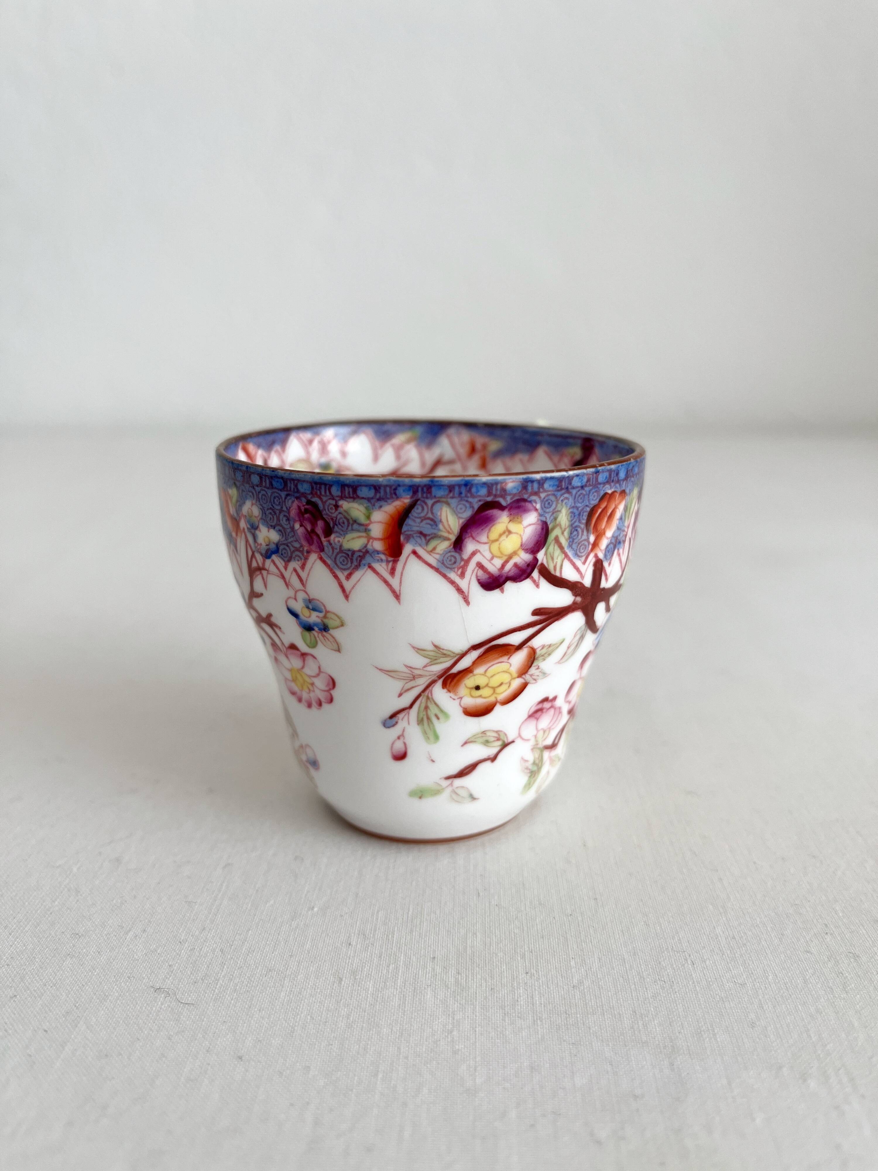 Tasse à café en faïence fine décor Minton Sarreguemines