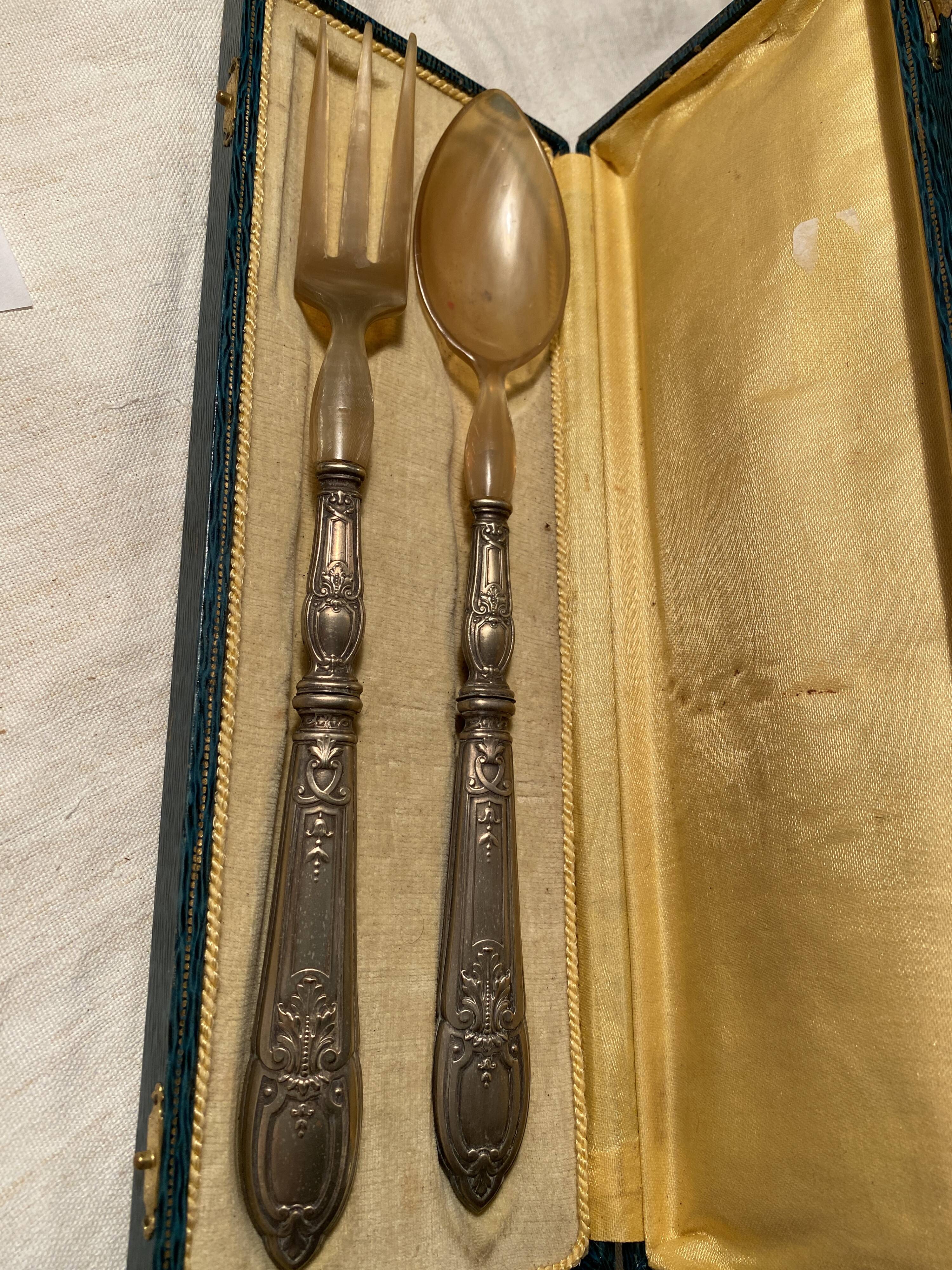 Spoon box and serving fork