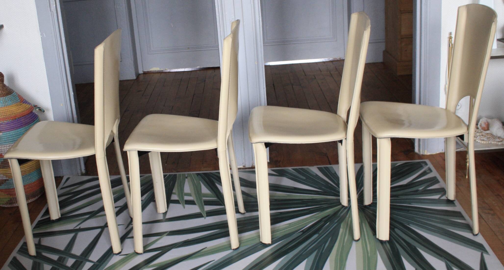 Set of 4 beige leather chairs from the 80s in Italy