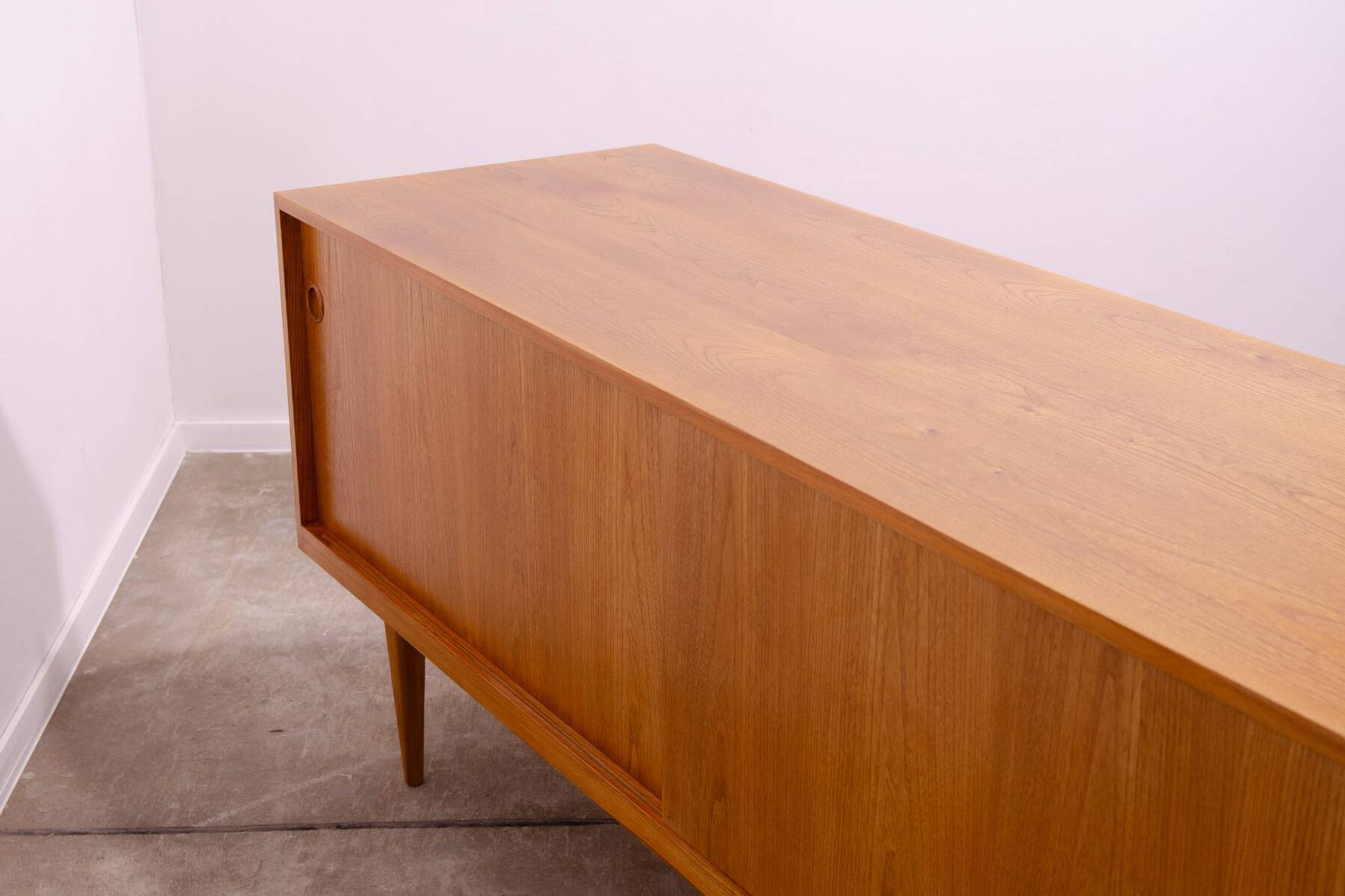 Buffet long de style scandinave double face entièrement restauré par Sedláček & Vyčítal, Tchécoslovaquie,