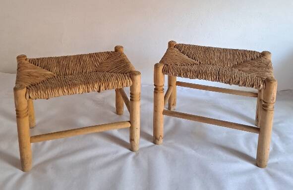 Set of 2 wood and straw stools