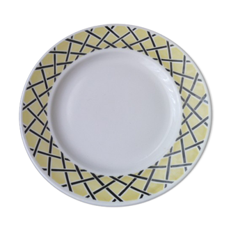 Round demireux dish in Badonviller earthenware with cross-hatching