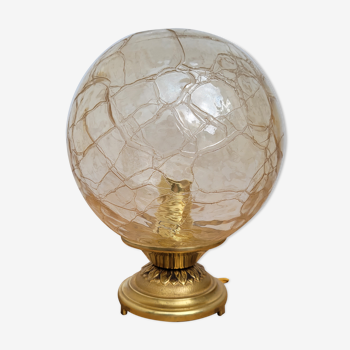 Lampe à poser avec globe en verre nervuré