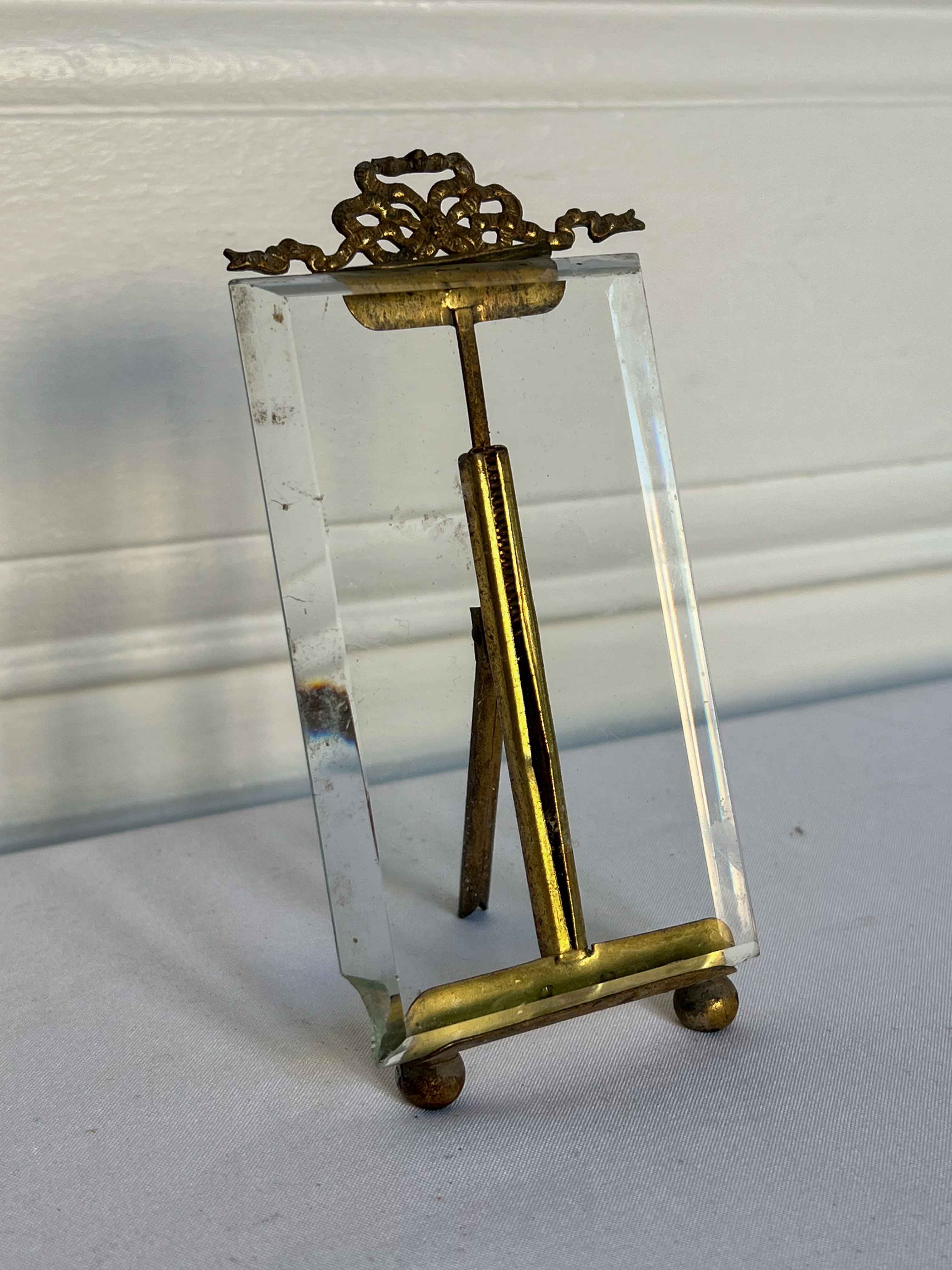 Frame in brass and beveled glass
