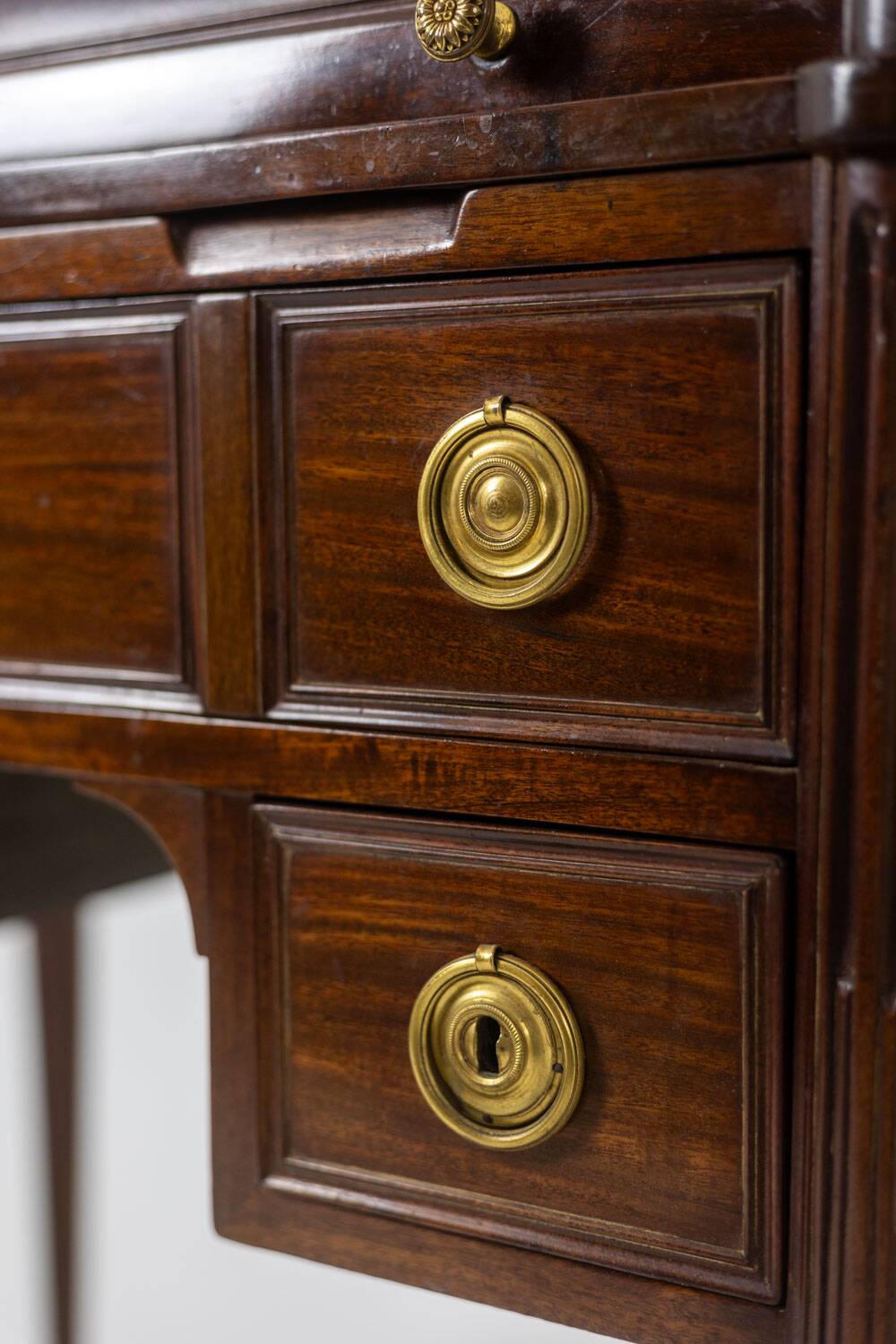 Desk – or secretary, cylinder, mahogany. Late 18th century period.