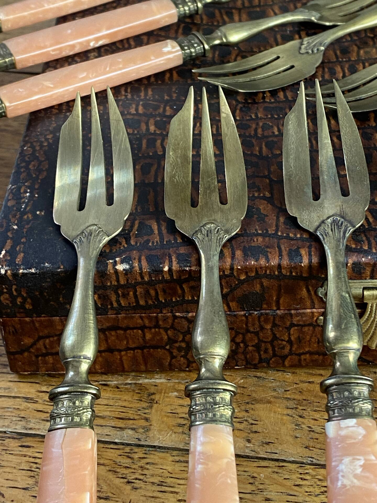 Dessert forks in brass and Bakelite in their case.