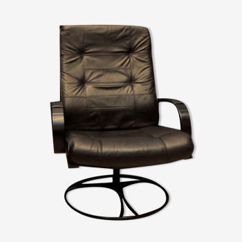 Modern armchair in black leather Gota Mobler