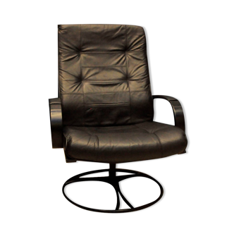 Modern armchair in black leather Gota Mobler