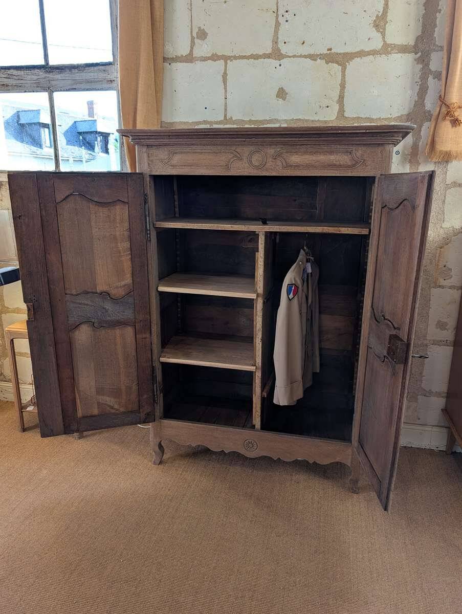 Old Angevin Bassette wardrobe