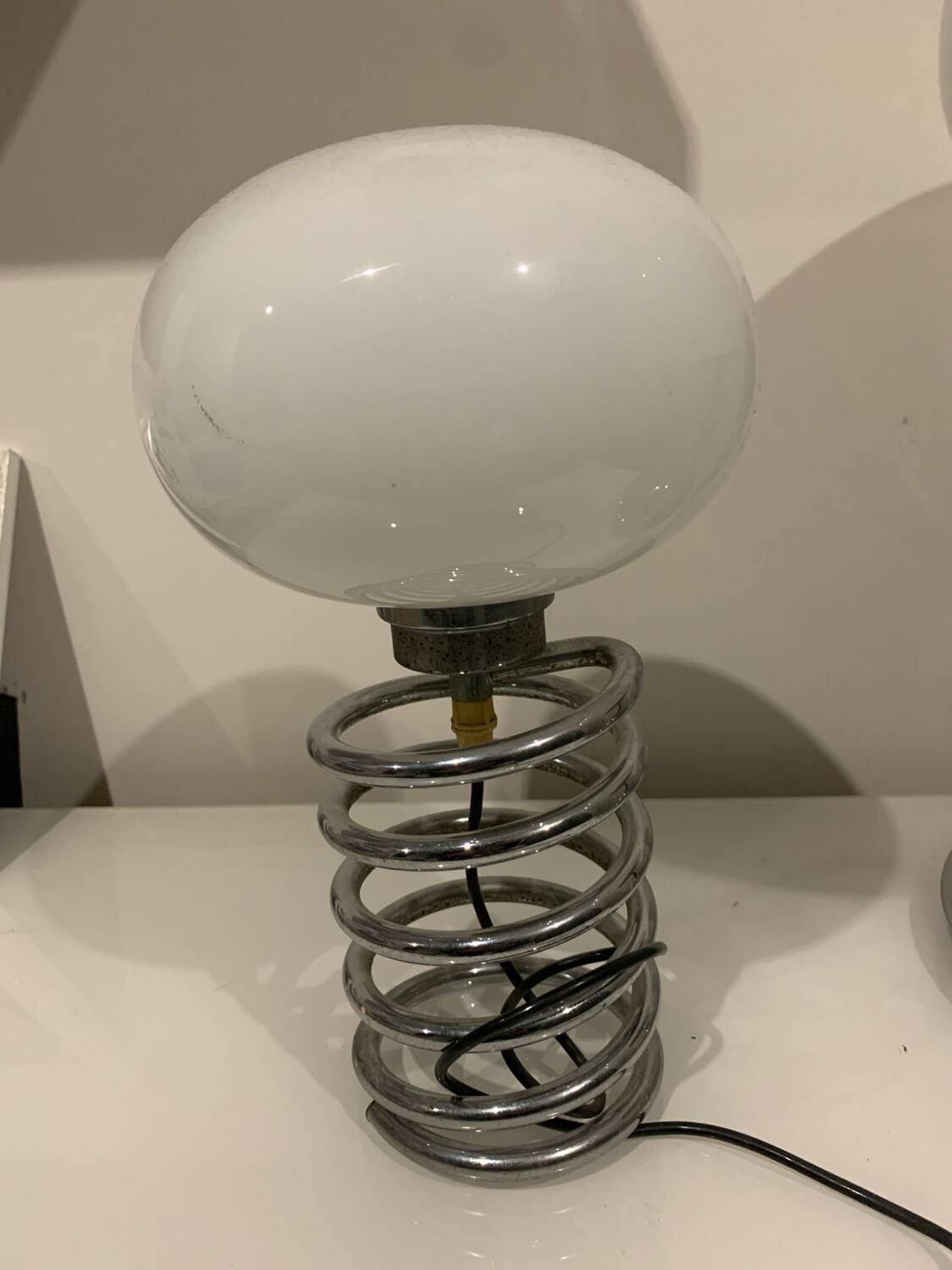 Vintage 70 ingo maurer lamp - chrome spring - original opaline globe