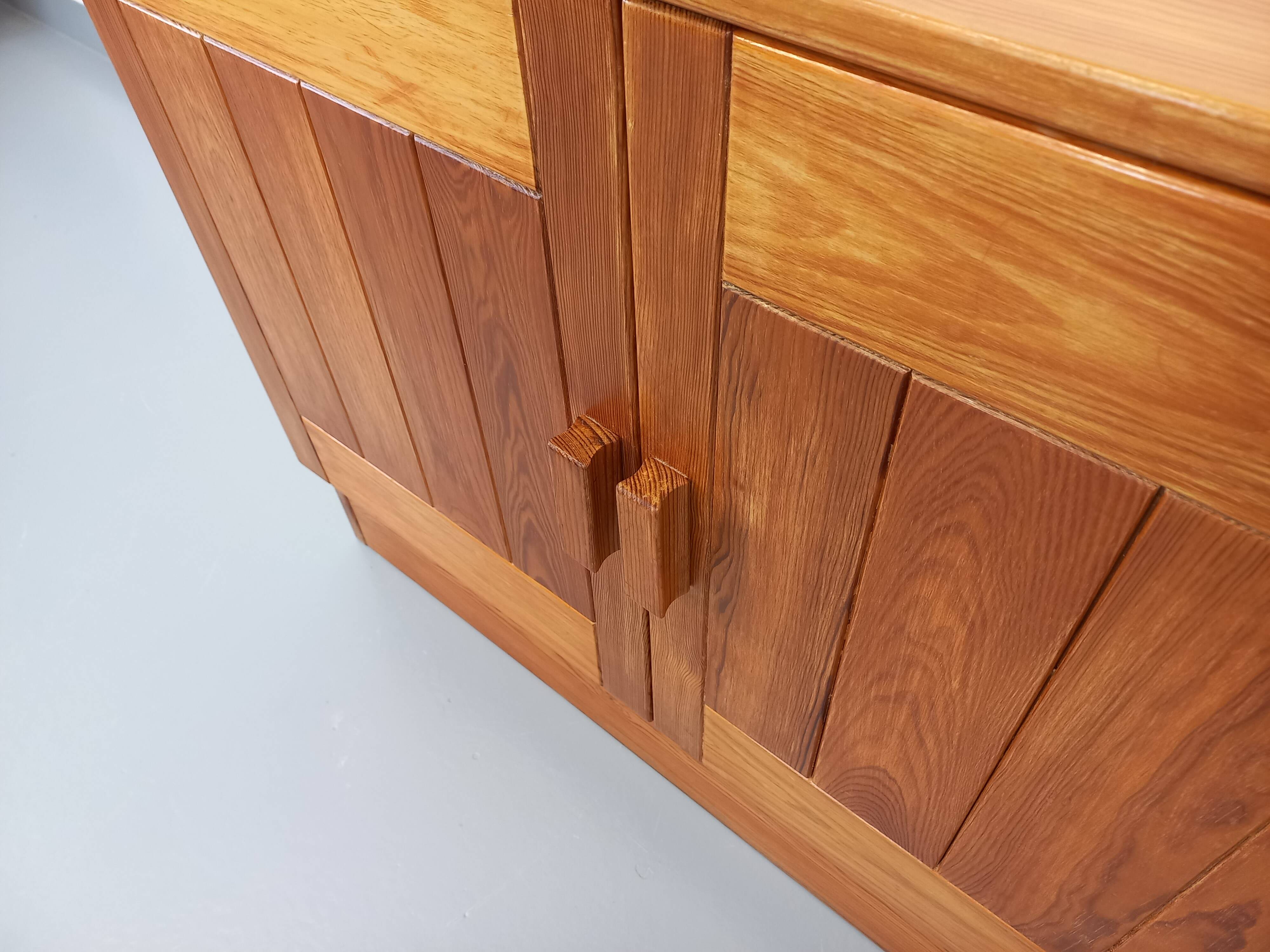 Charlotte Perriand style Les Arcs vintage pine storage unit from the 60s and 70s