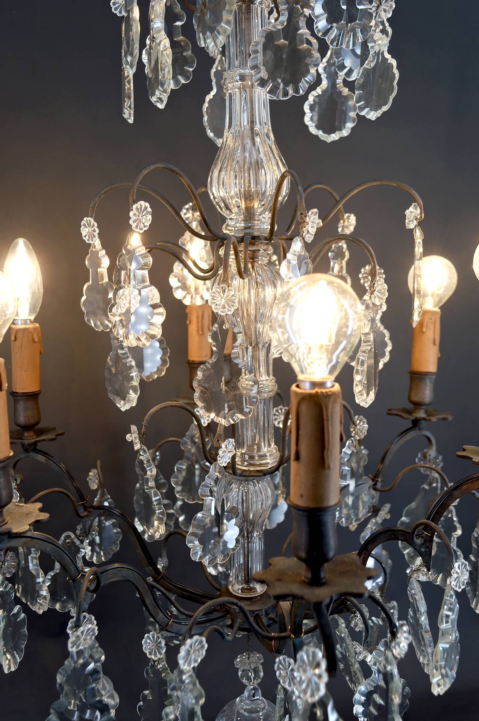 Important lustre cage en bronze, cristal de Baccarat, Style Louis XV, 1900