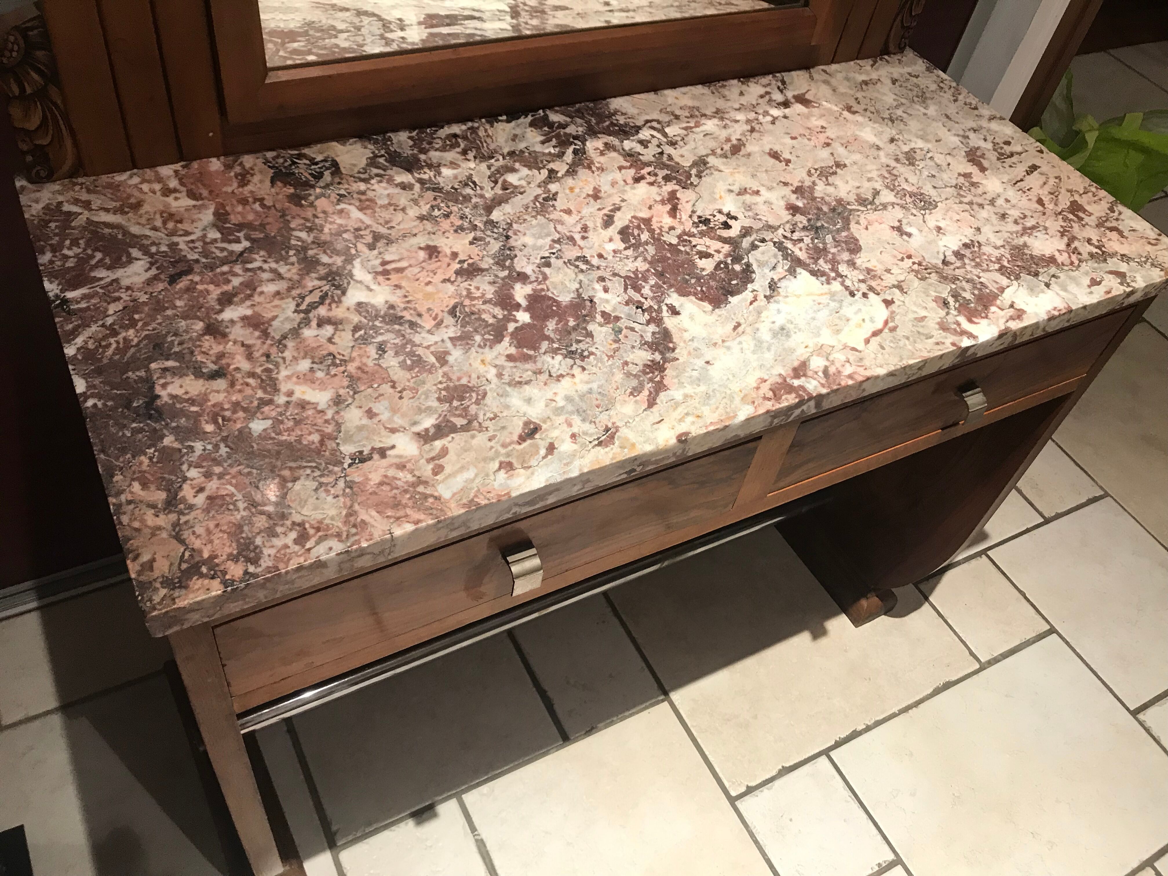 Art Deco era hairdresser