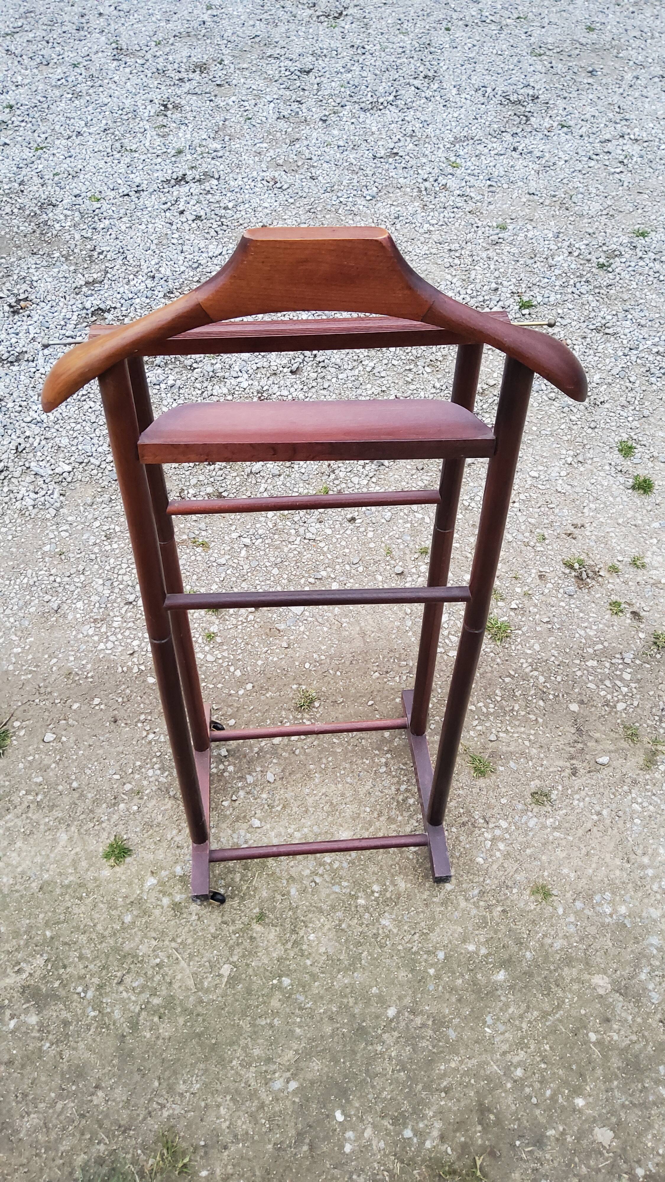 Chamber valet in mahogany tinted beech from the 70s with castors