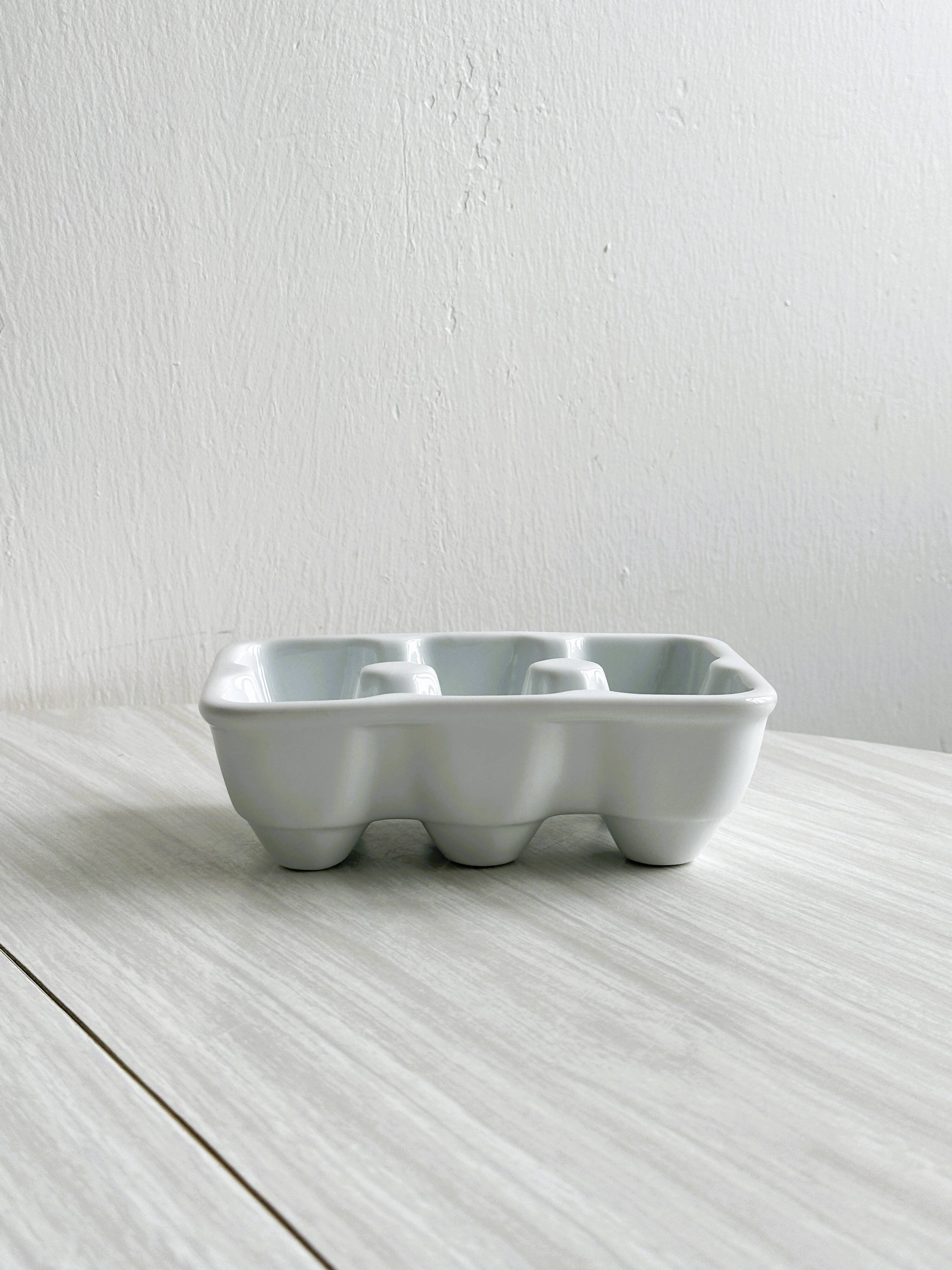 Porcelain egg box, fridge storage box.