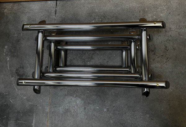 Table basse en verre fumé tubes métal chromé dans le goût Willy Rizzo