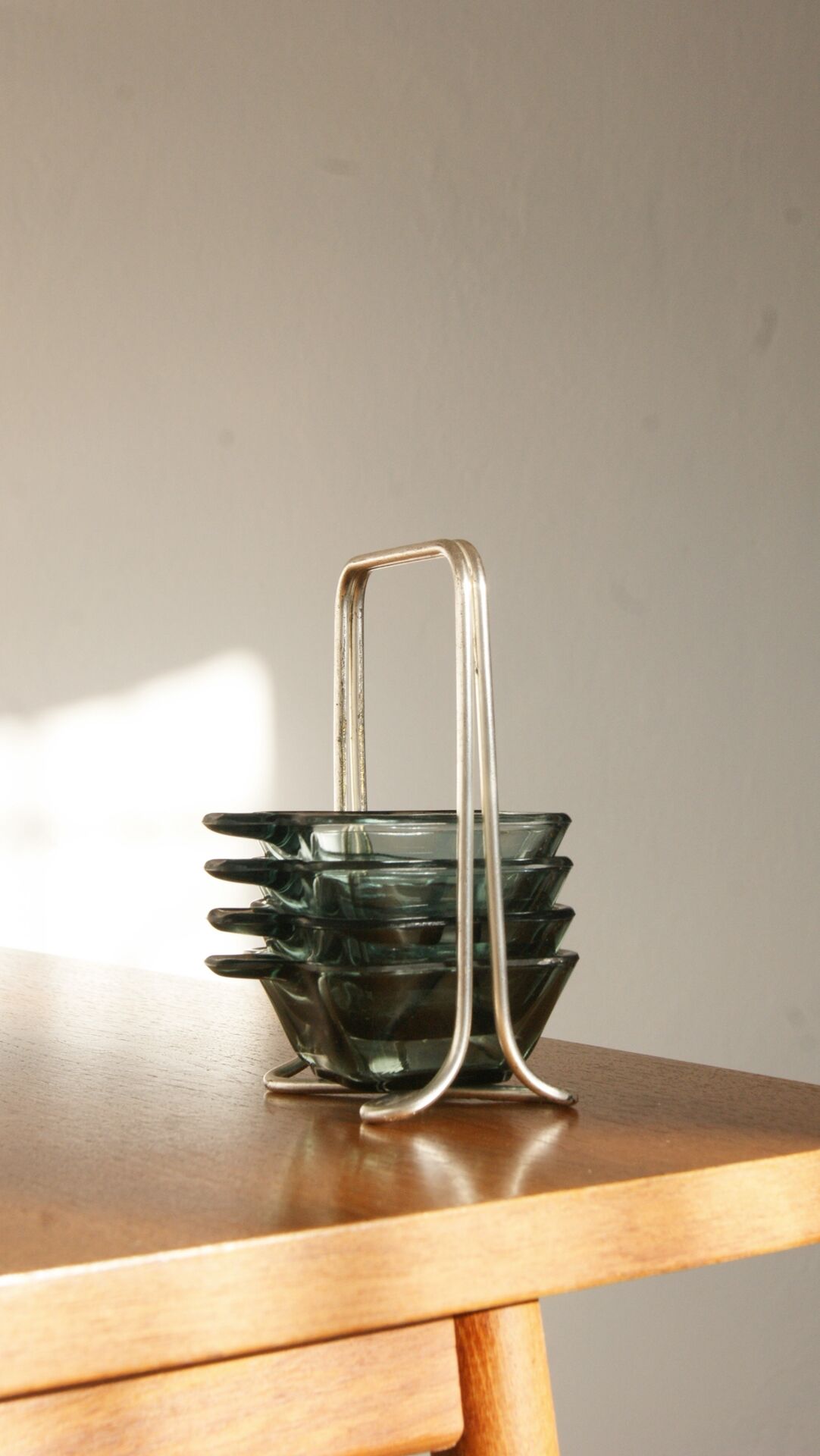Cendrier en verre tourmaline du milieu du siècle par Wilhelm Wagenfeld pour WMF