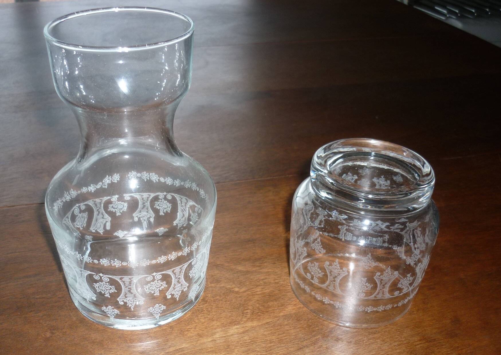 Carafe et verre de nuit