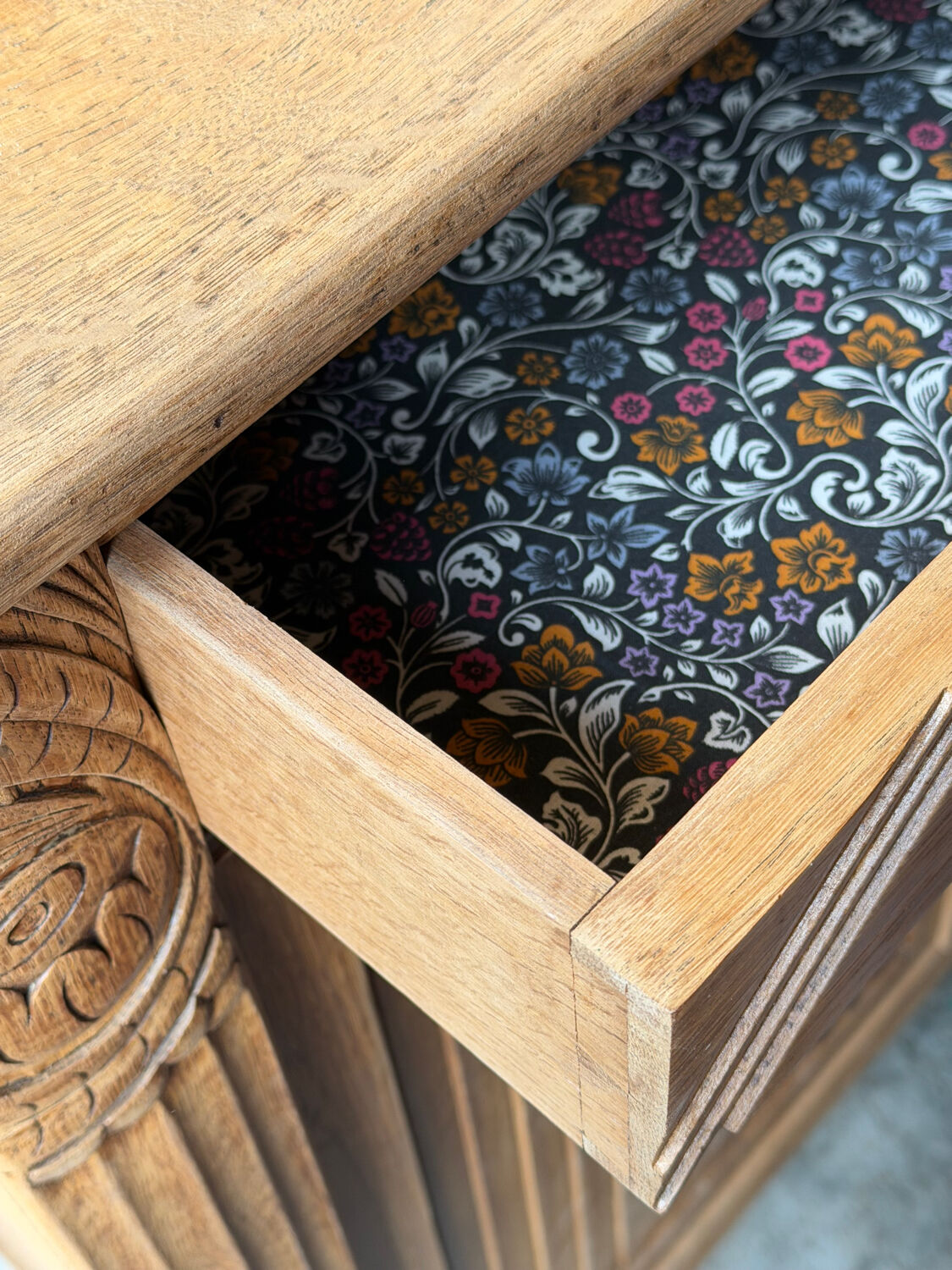 Art Deco buffet in raw and solid oak, 1935.