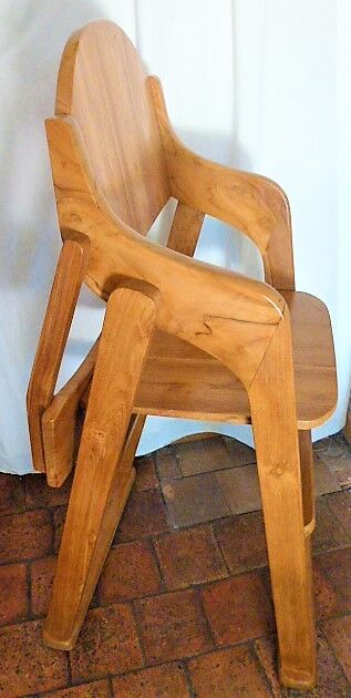High chair for sturdy and very handy children