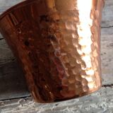 Cache pot en cuivre martelé
