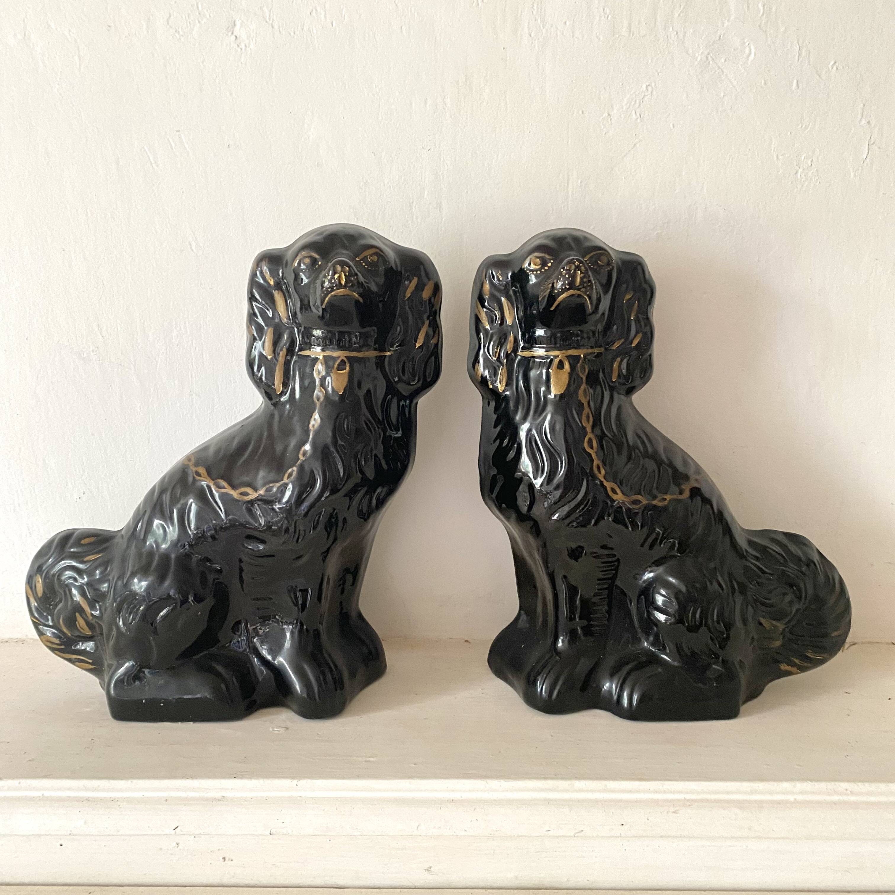 Paire de chiens en céramique dit strafforshire dogs