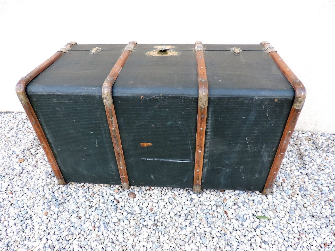 Old trunk of travel time 1900