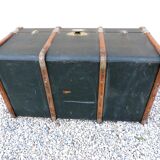 Old trunk of travel time 1900